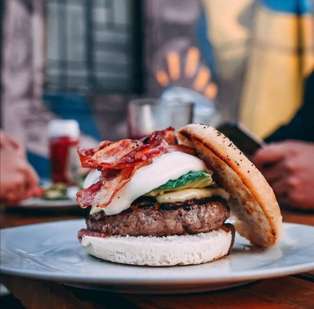 A Mano Gin & Burgers