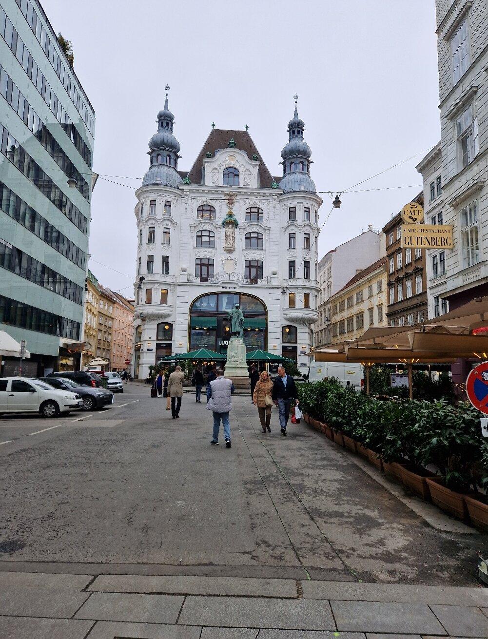 Regensburger Hof Building