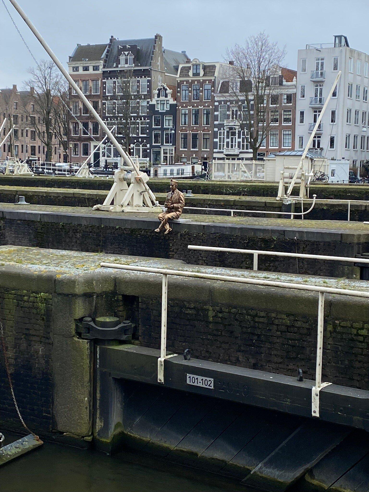 Bronzen Beeld André van Duin