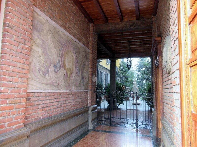 Palazzo Viale Bianca Maria 23