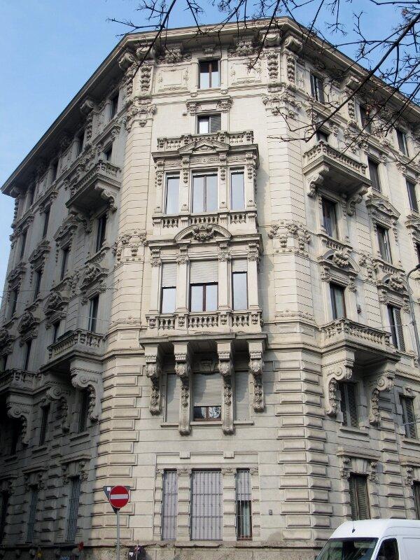 Palazzo Viale Bianca Maria 11