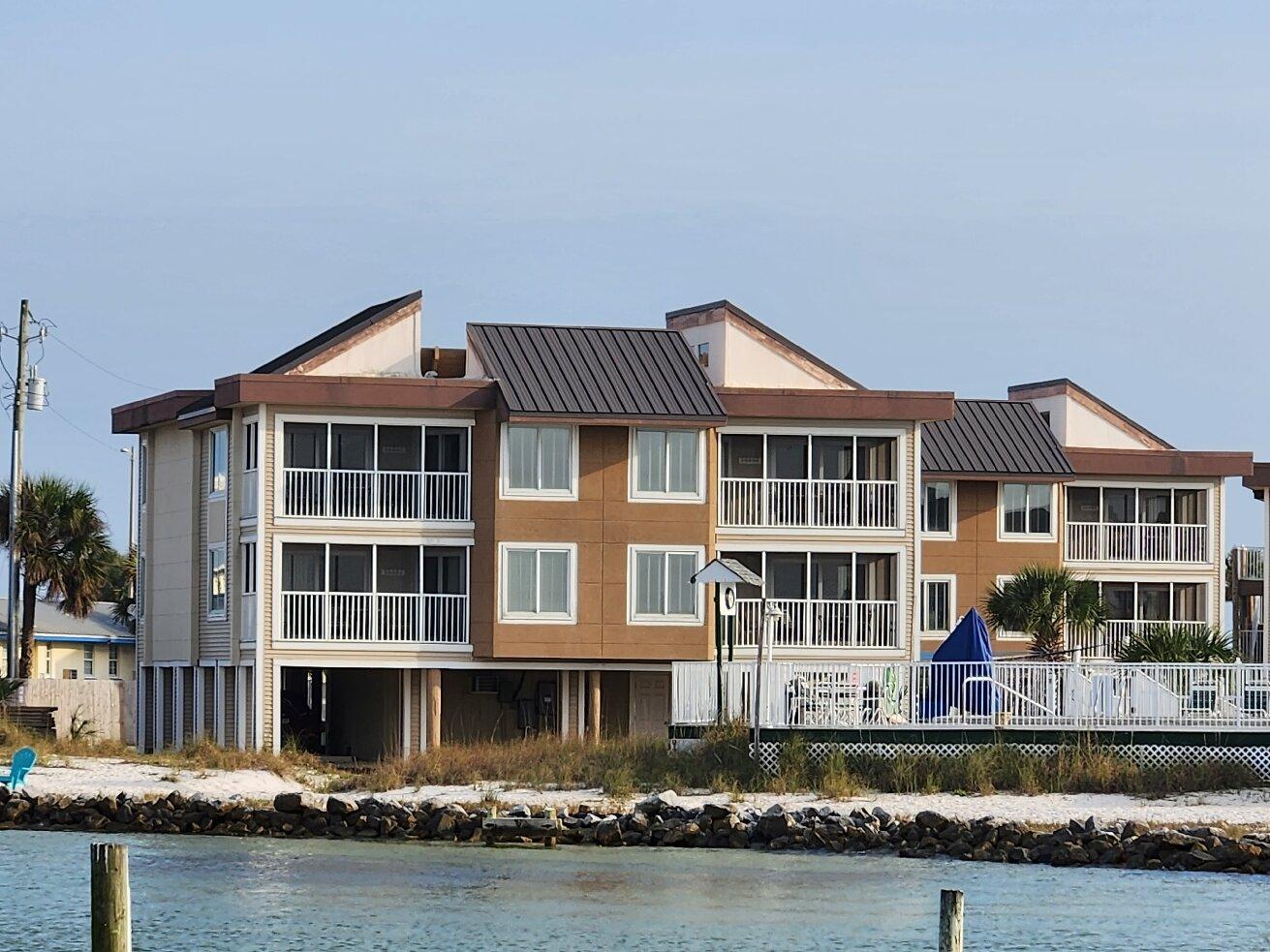 Holiday Beach Resort - Soundside