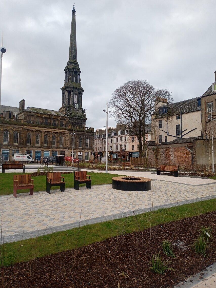 Cutty Sark Centre and outdoor seating
