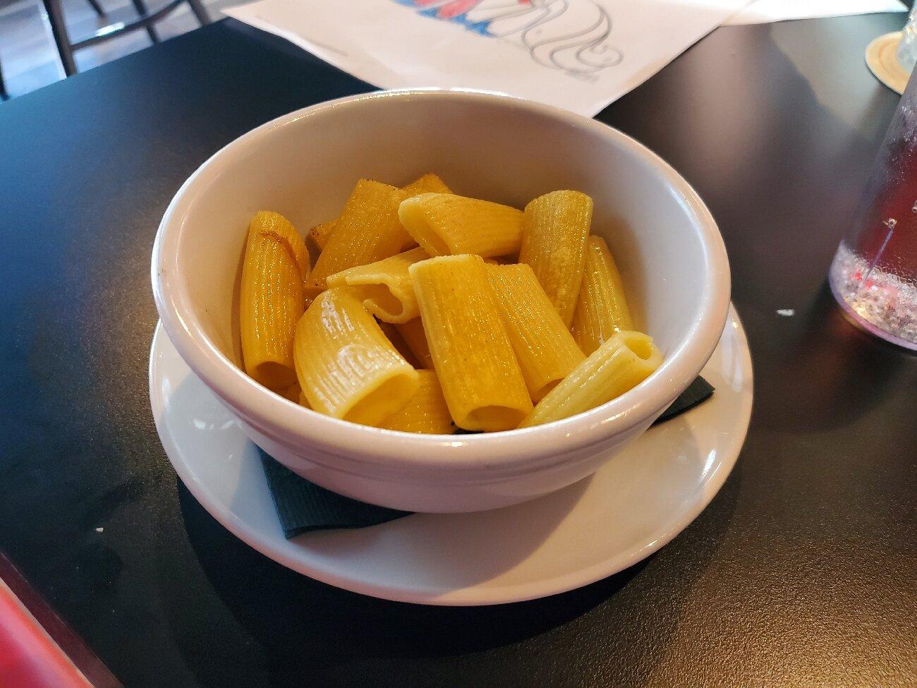 Le Rouge Bold Grill & Cocktails