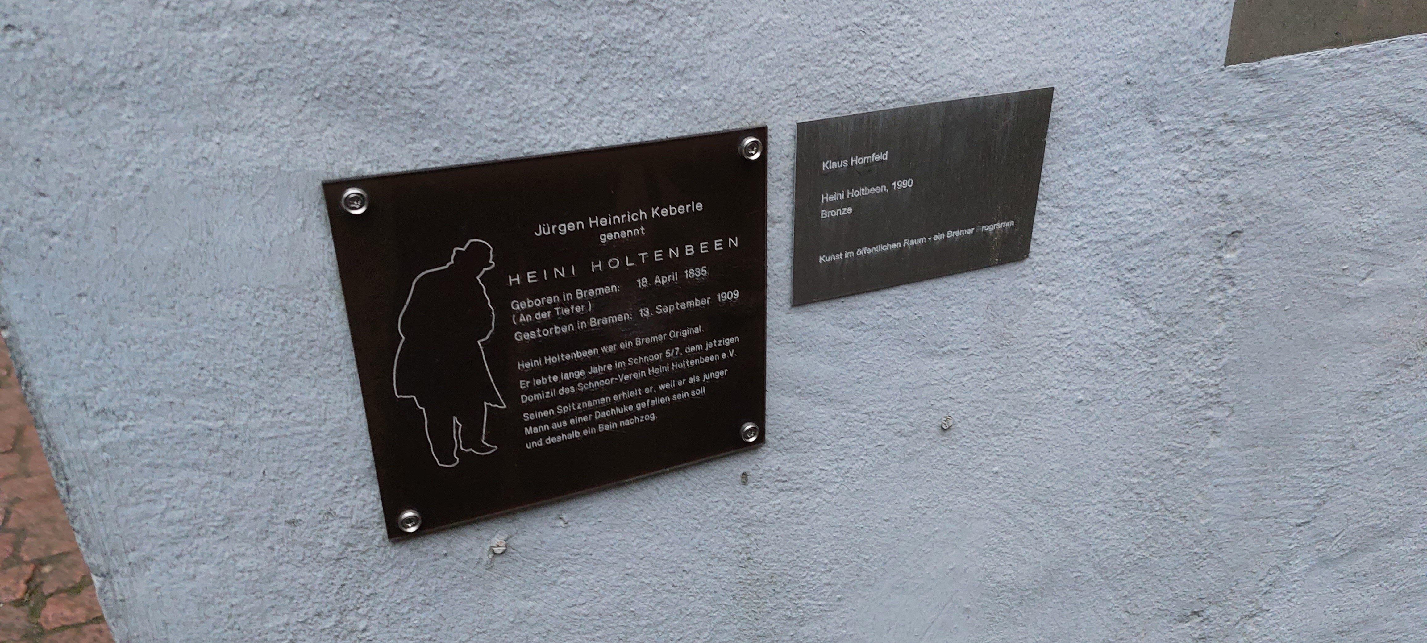 Heini Holtenbeen Statue