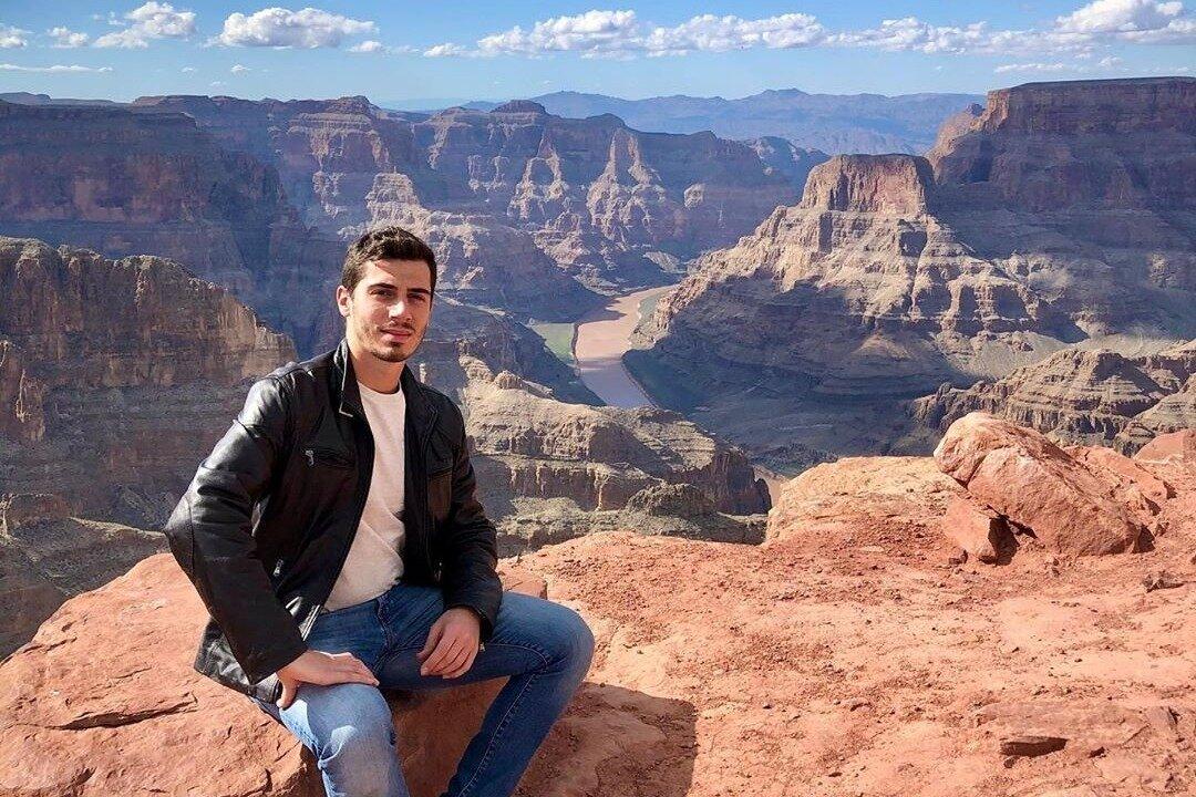 Tour West Grand Canyon, Hoover Dam, 7 Magic Mountains Small Group Tour from Las Vegas