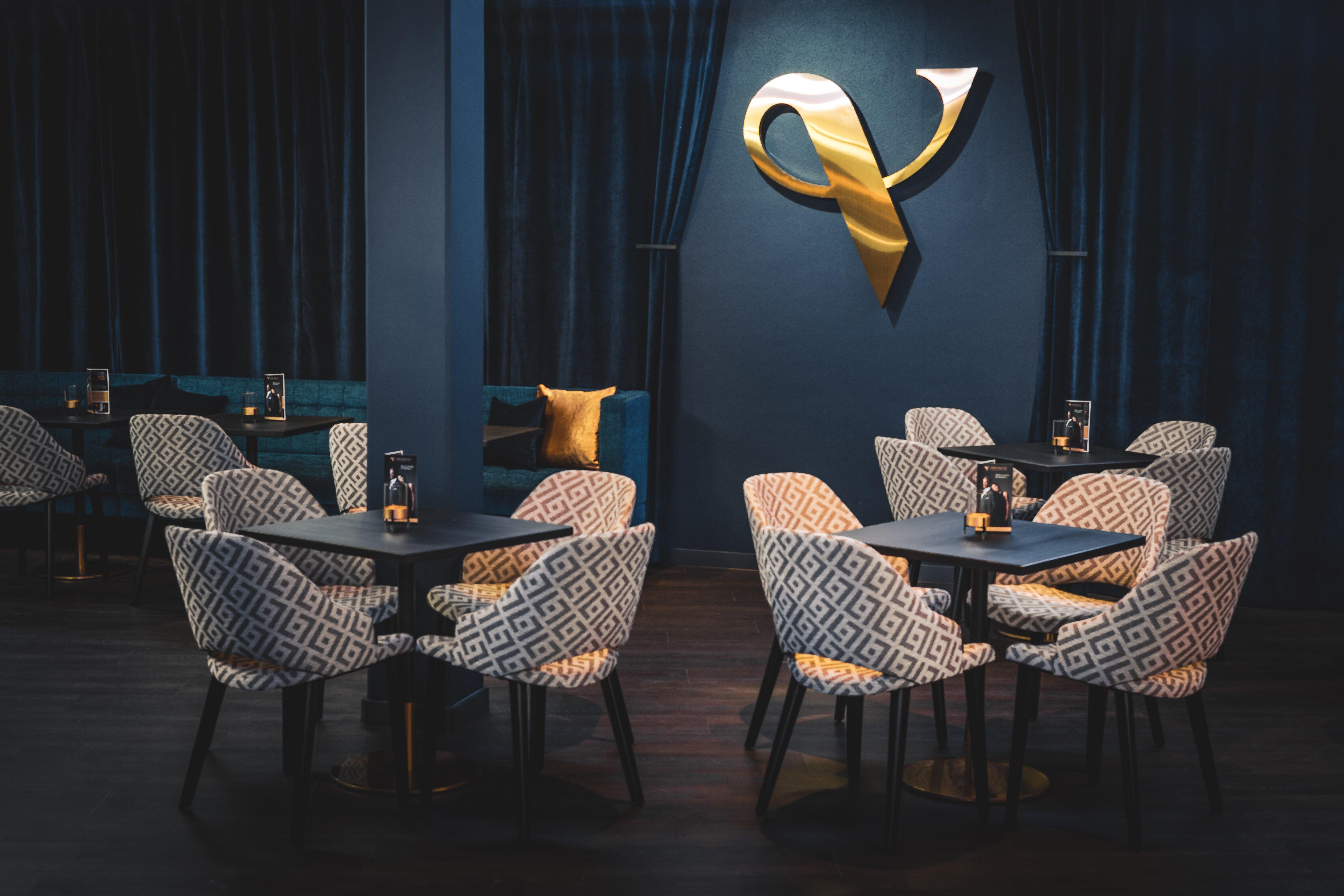 VERSCHMITTST Das Zaubertheater mit Bar & Lounge