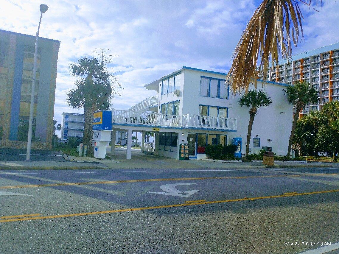 Beachcomber Inn & Suites