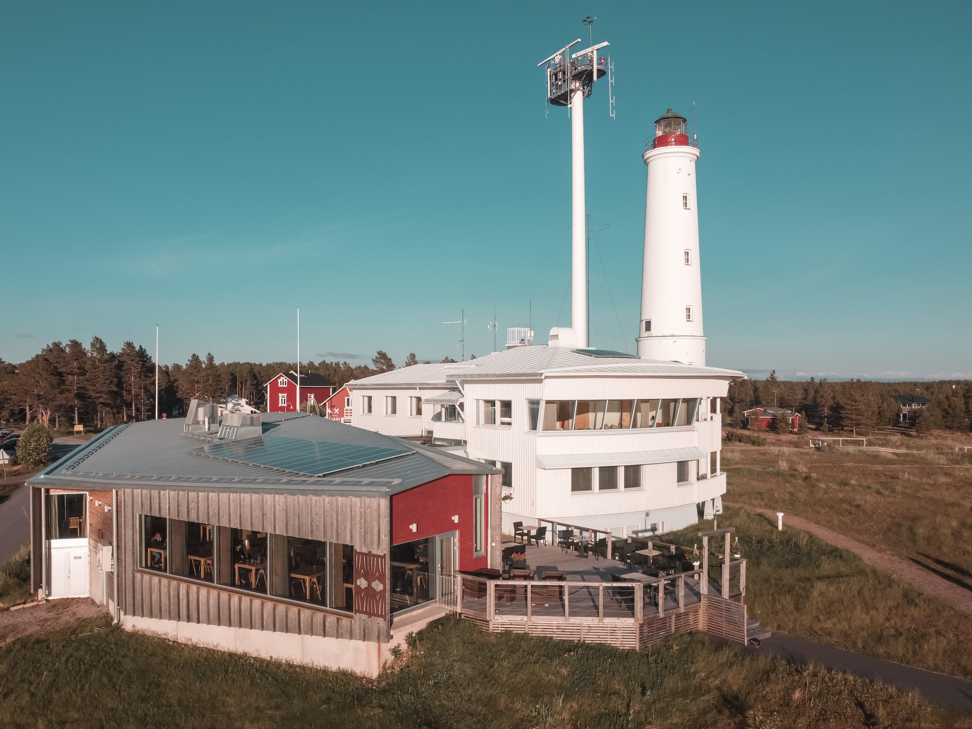 Arctic Lighthouse Hotel / Luotsihotelli