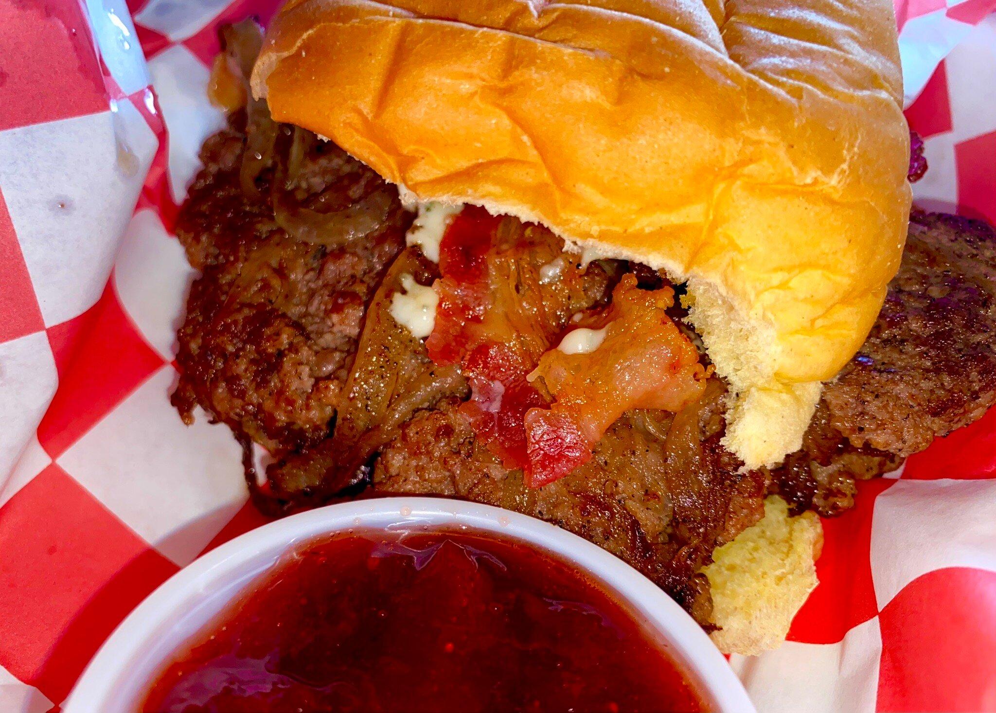 Cledis Burgers & Beer Garden