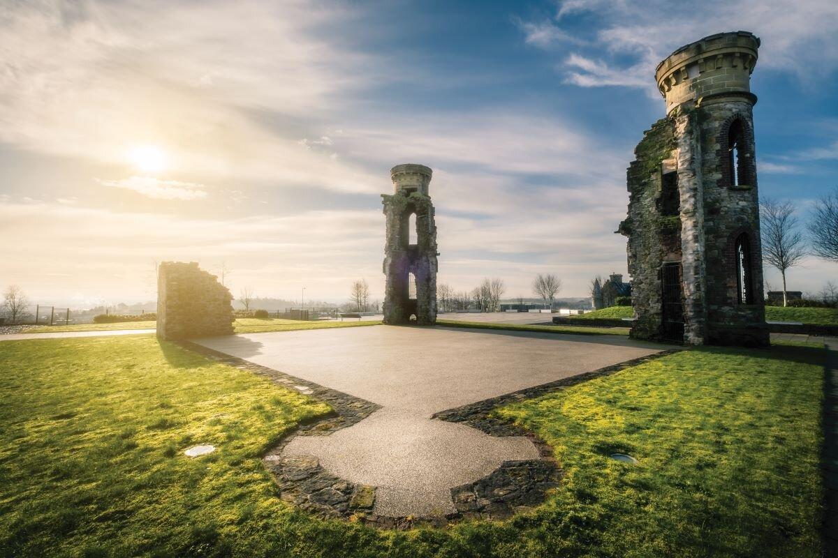 Hill Of The O'neill & Ranfurly House