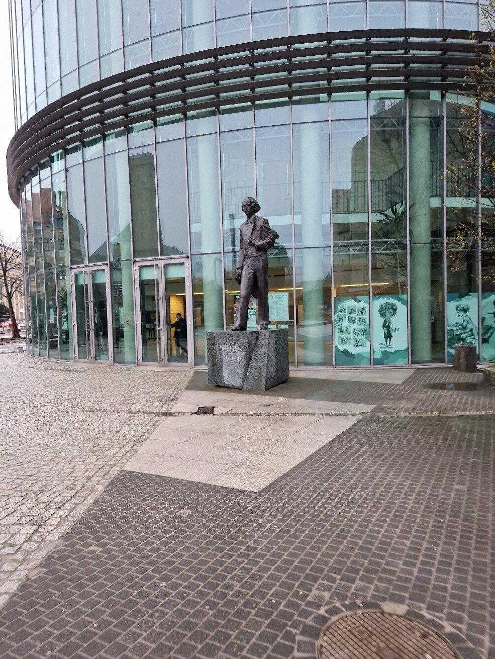 Statue Of Ignacego Jana Paderewskiego