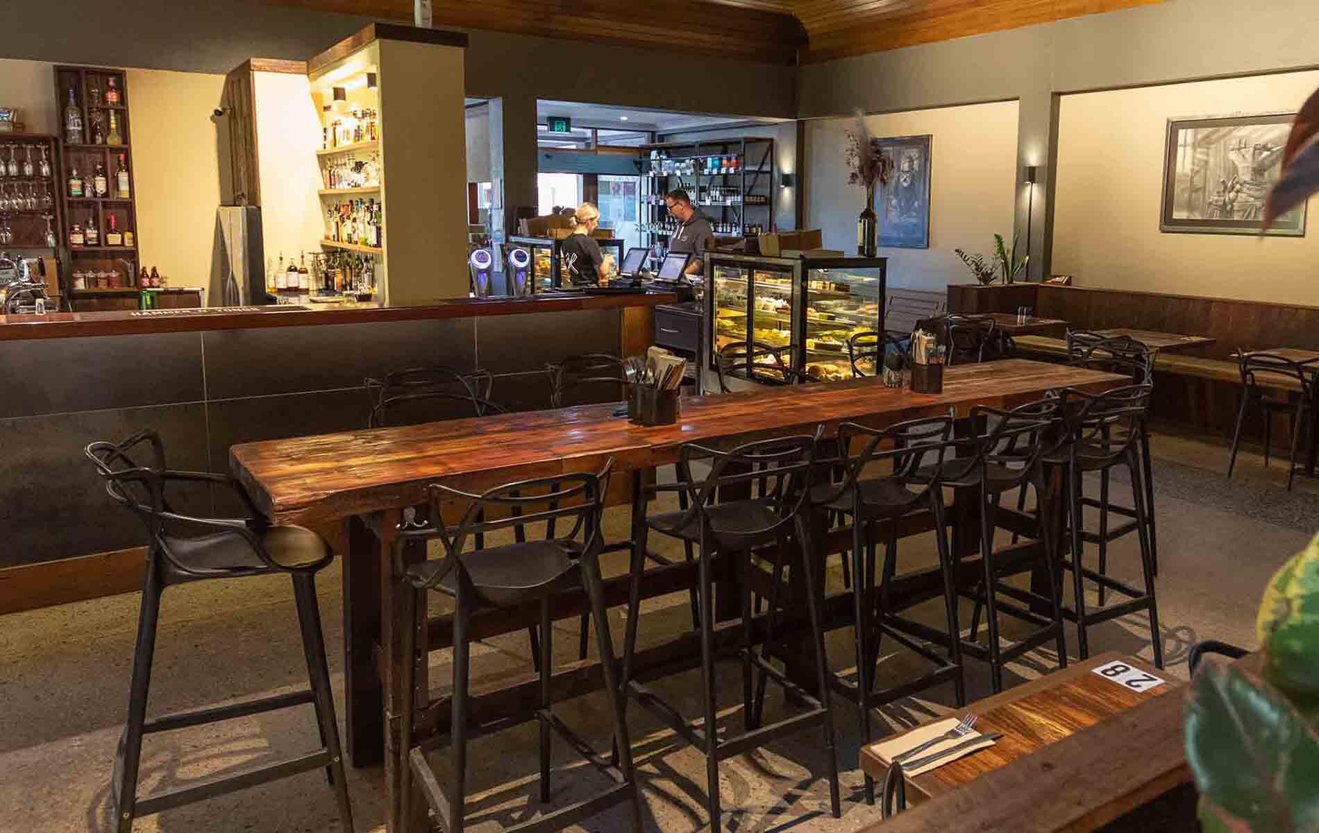 Hammer 'n' Tongs Closed