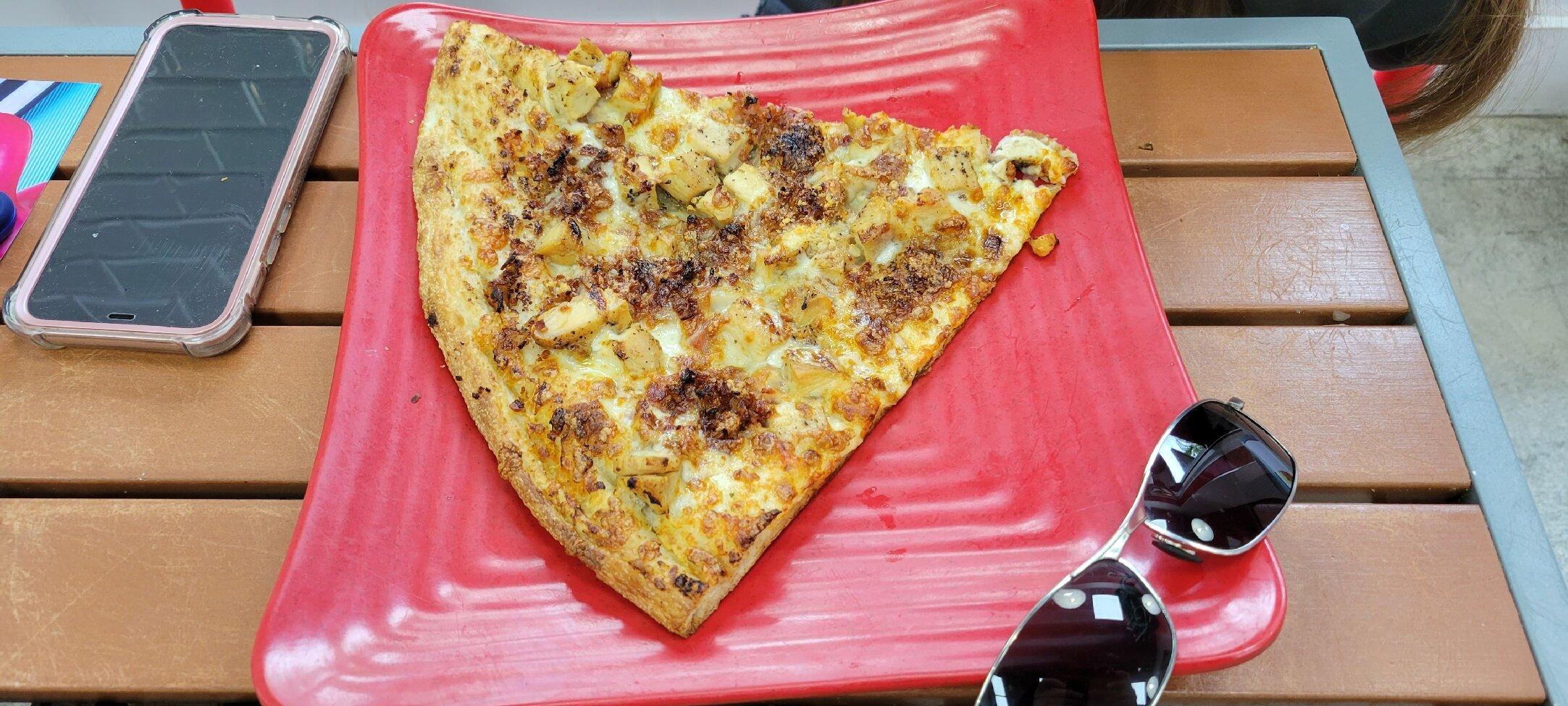 Cannoli Kitchen Pizza