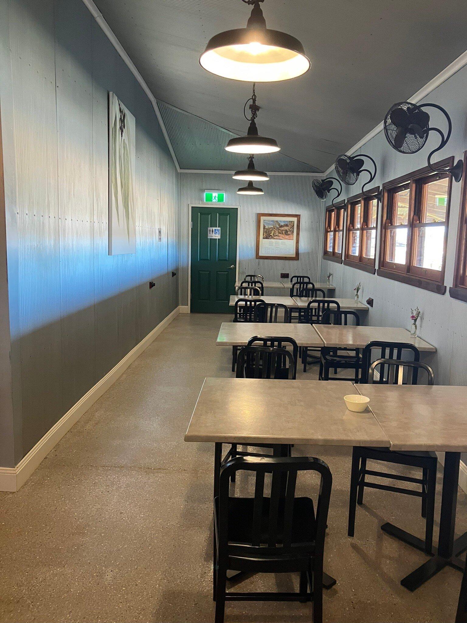 South Western Hotel - Toompine Pub