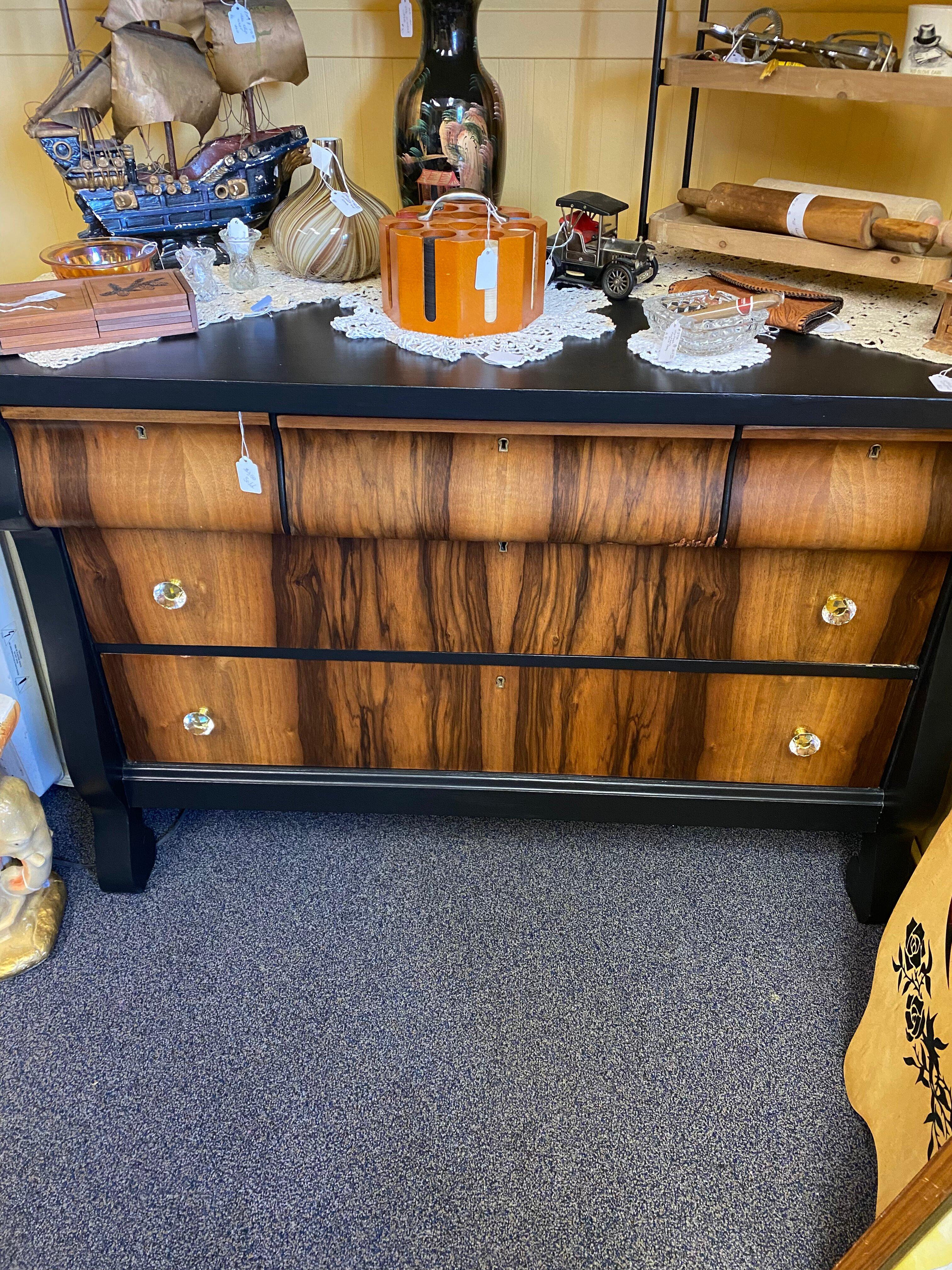 Loyd’s Antiques