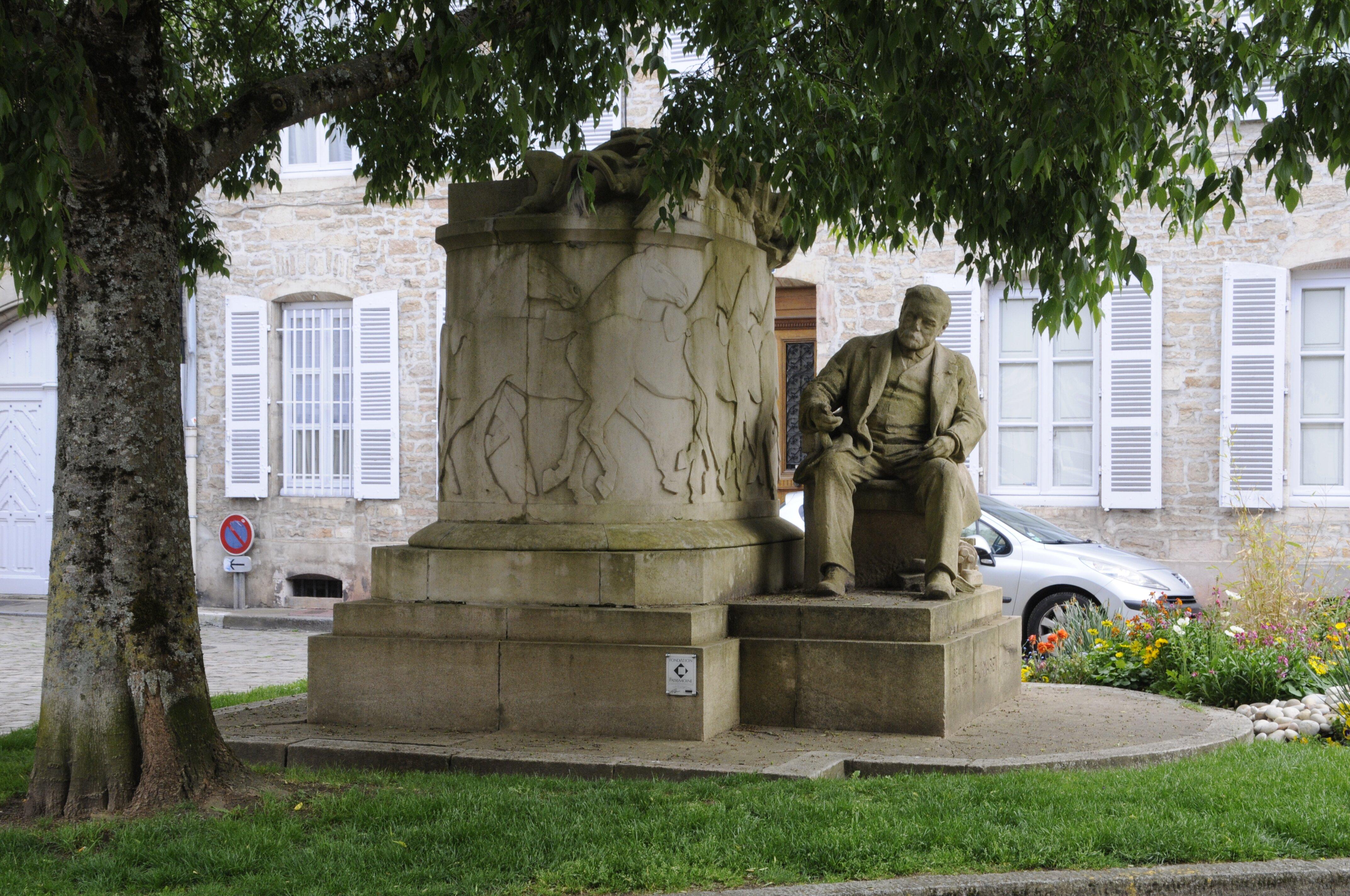 Monument À Etienne Jules Marey
