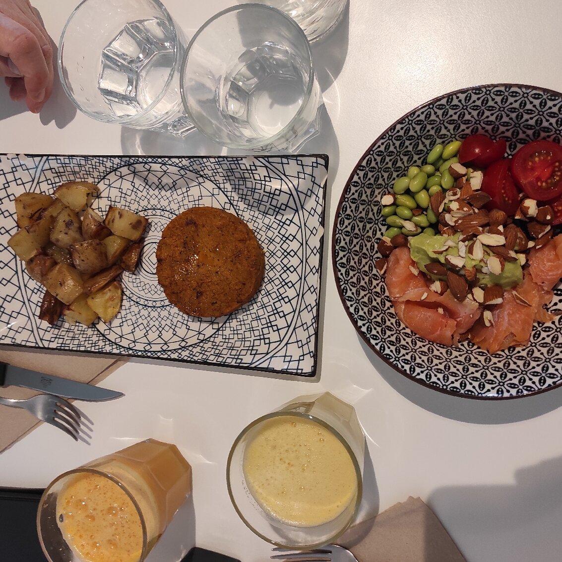 Kava Coffee Shop e Piccola Cucina