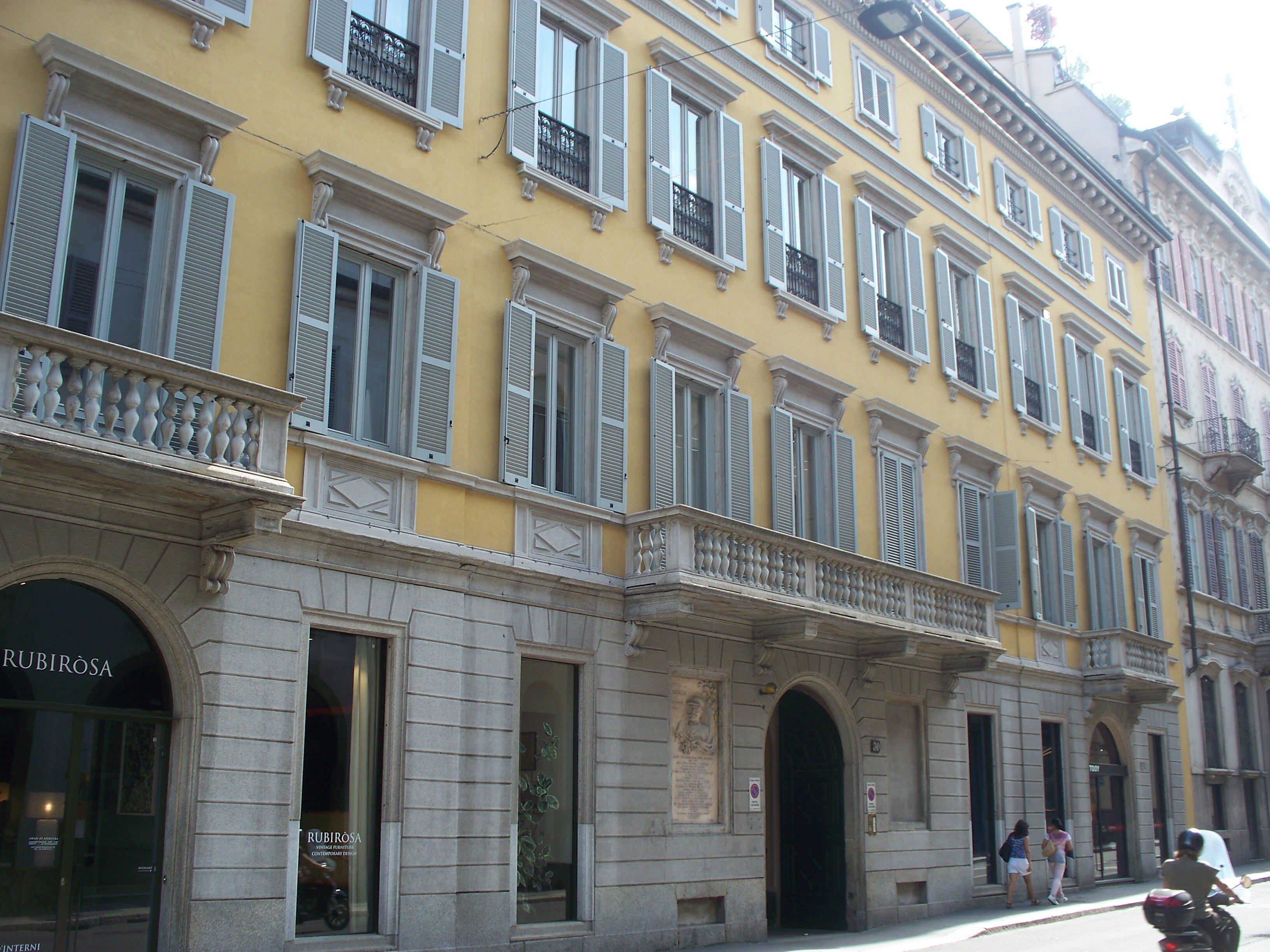 Monumento A Enrico Guastalla