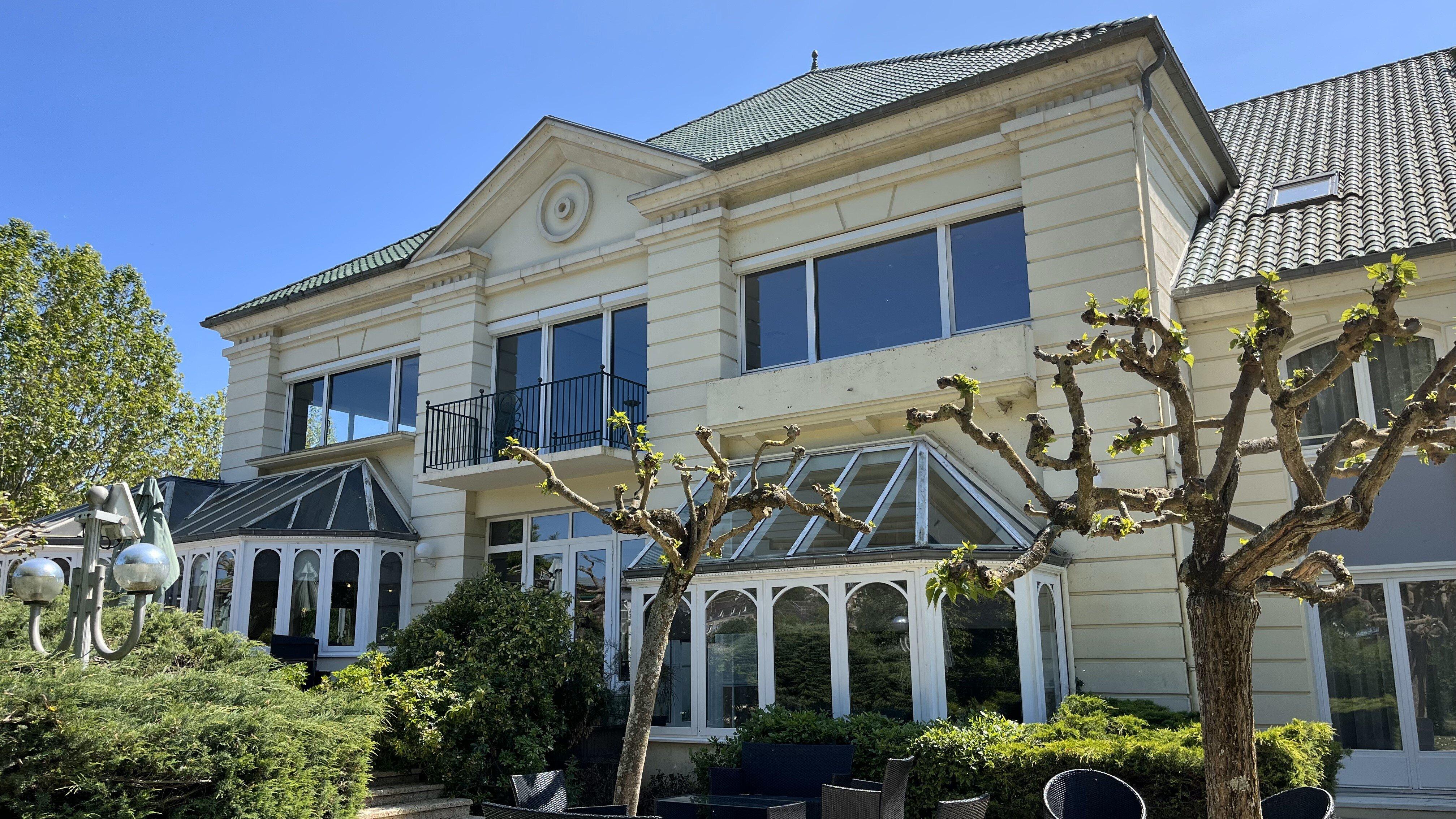 Le Rive Gauche Restaurant