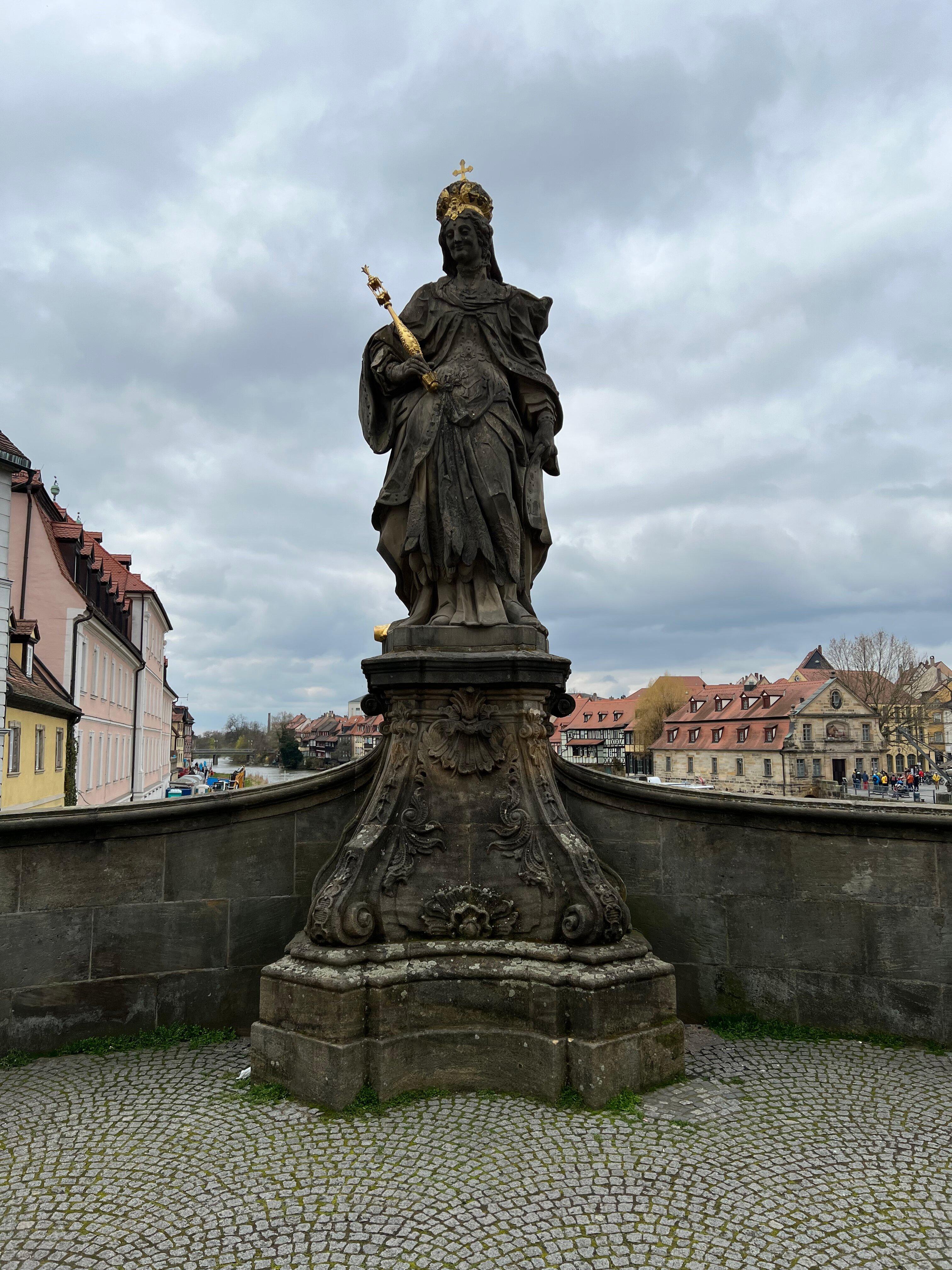 Kaiserin Kunigunde Statue