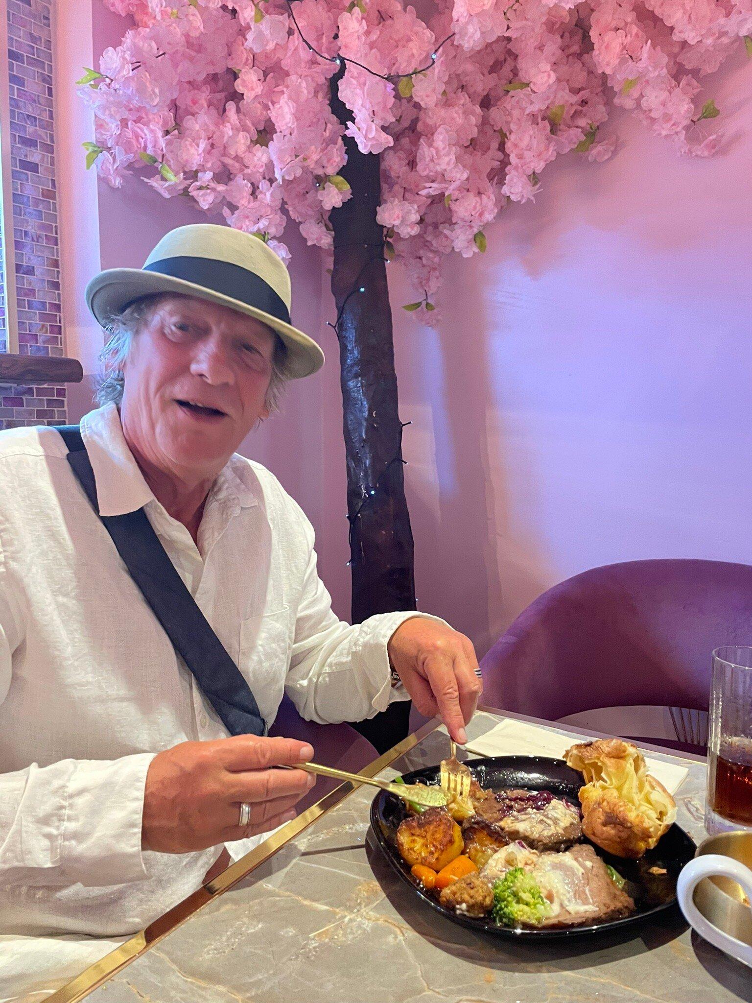 Isla's Bar & Restaurant