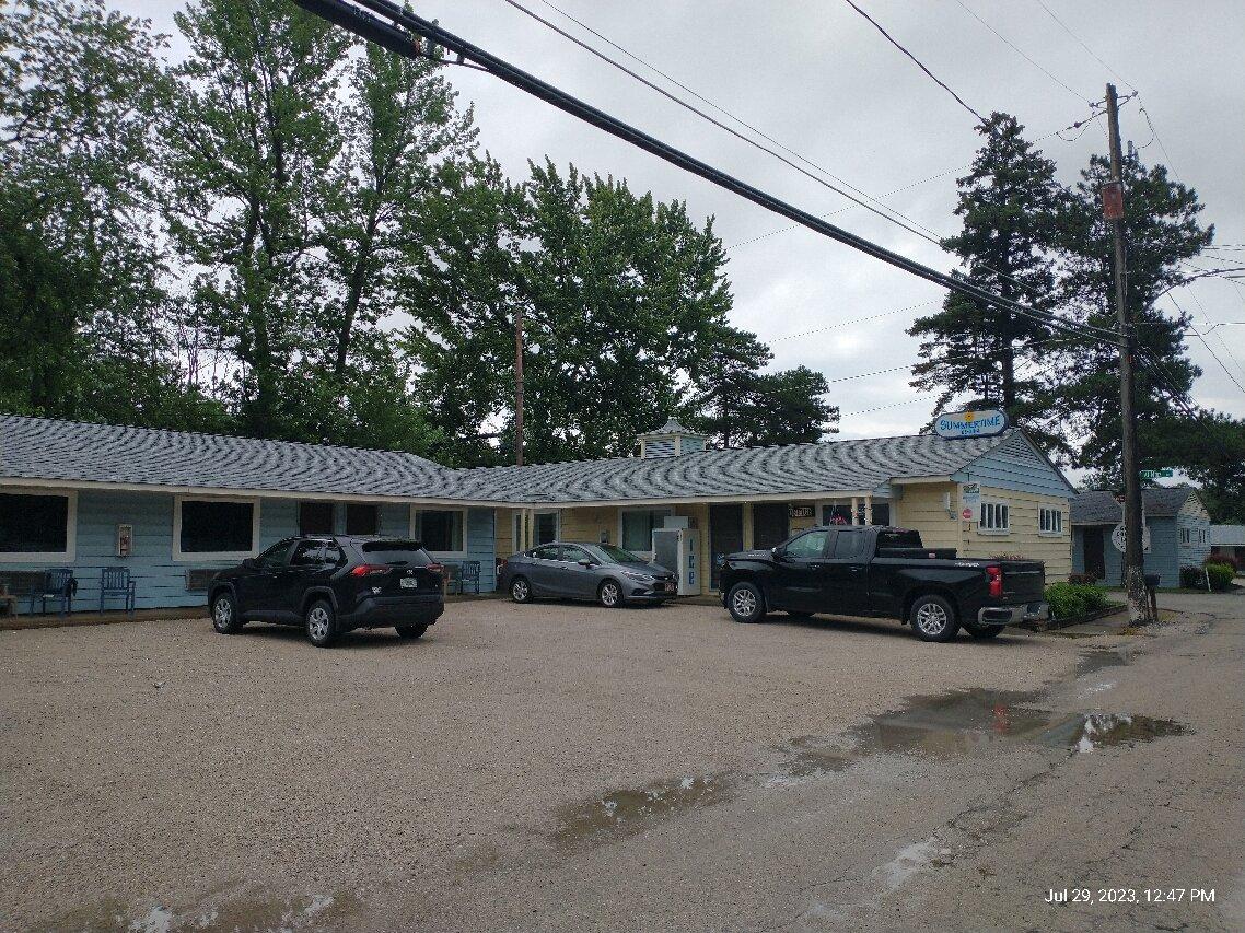 SUMMERTIME INN AND LAKE COTTAGES