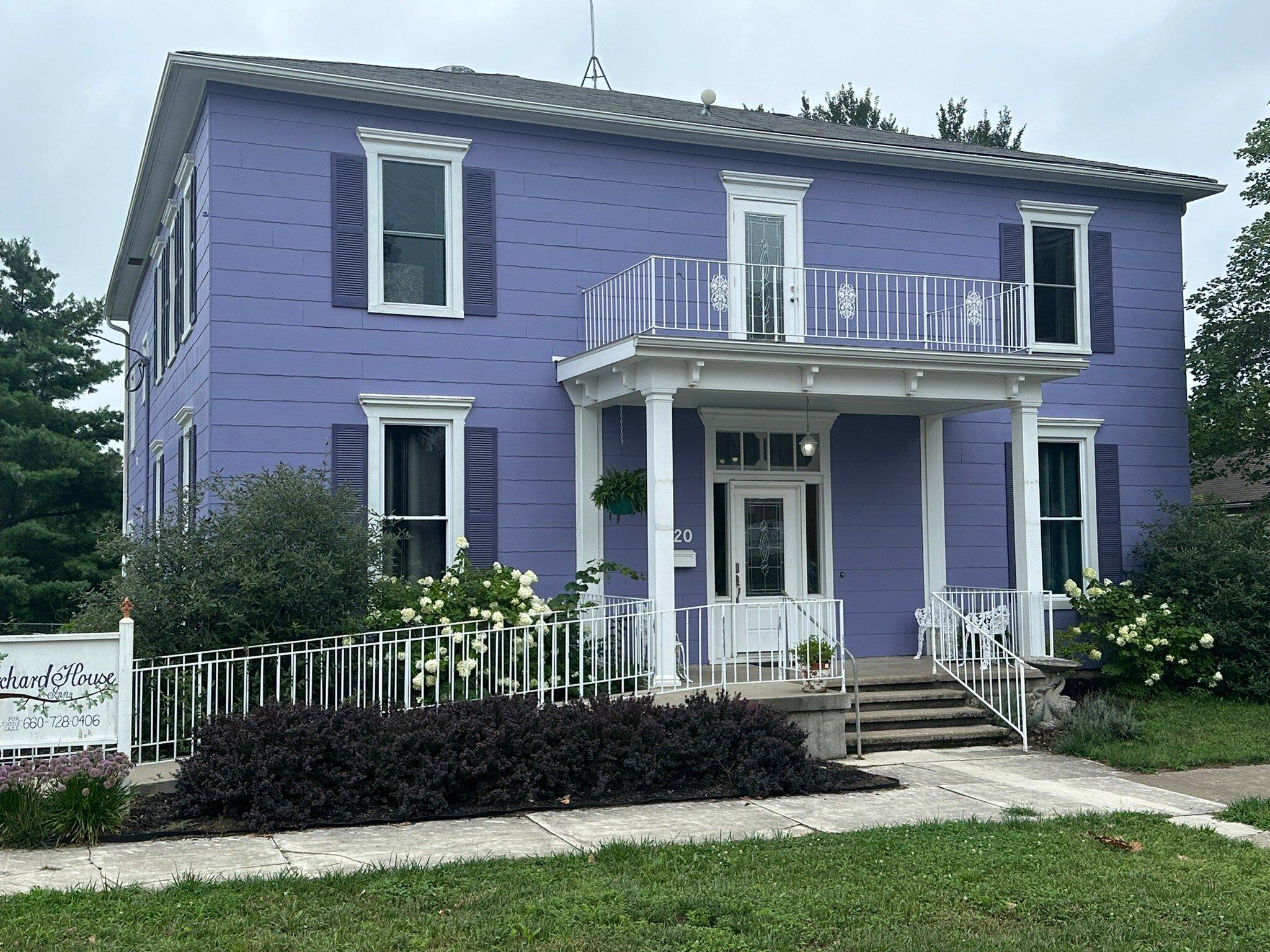 Photo by redlightonsinger