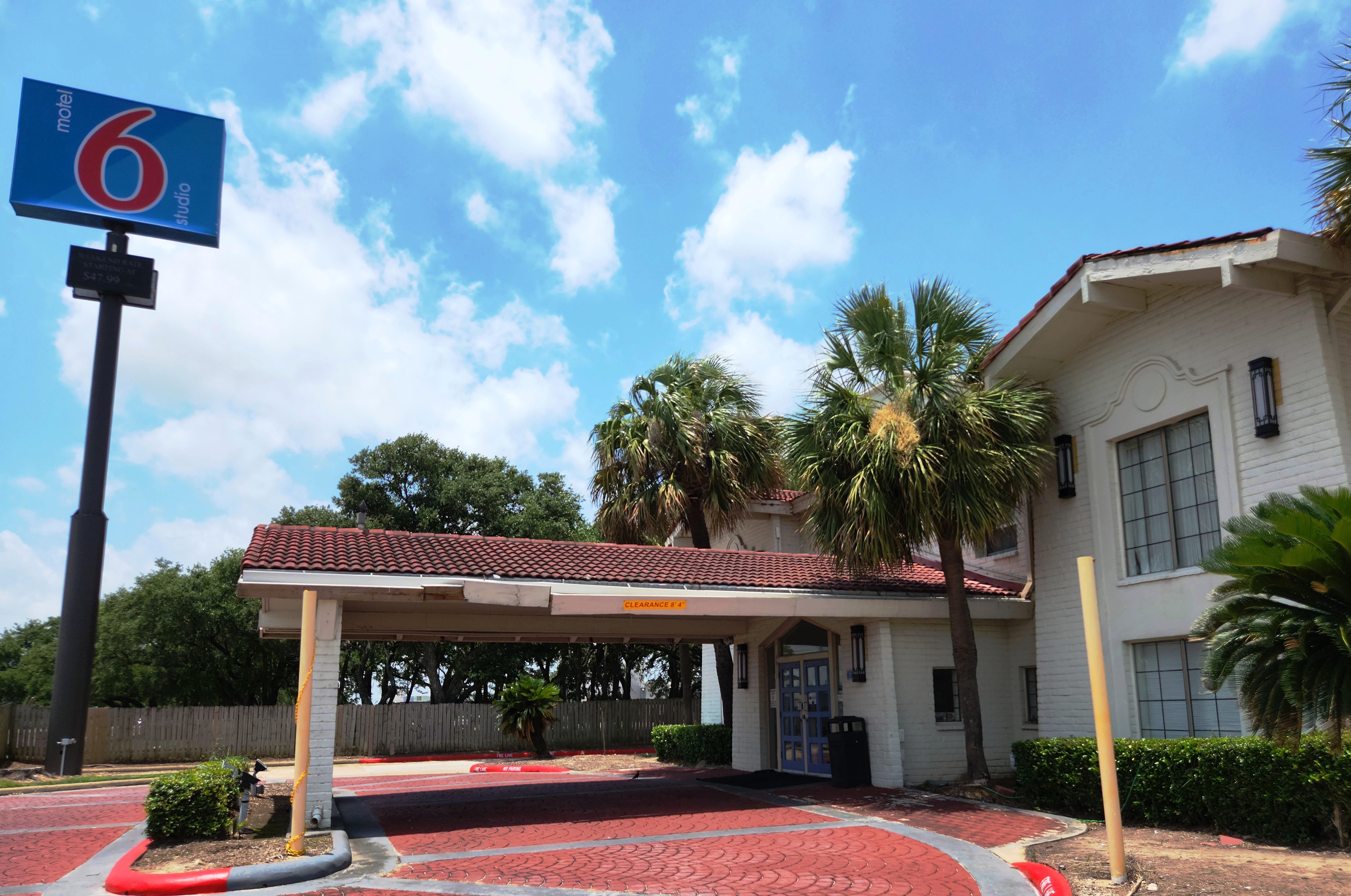 Motel 6-Baytown TX - Garth Rd