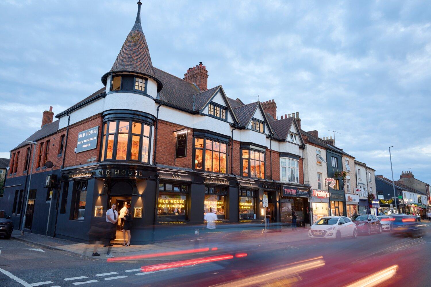 Old House Bar & Restaurant