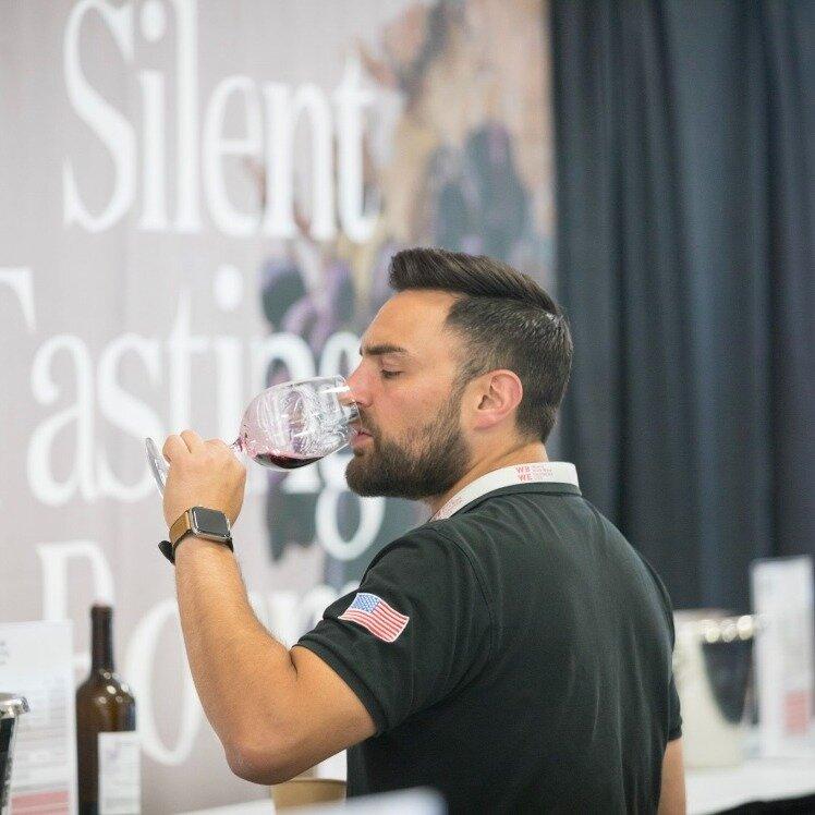 Leo "The Wine Roamer"