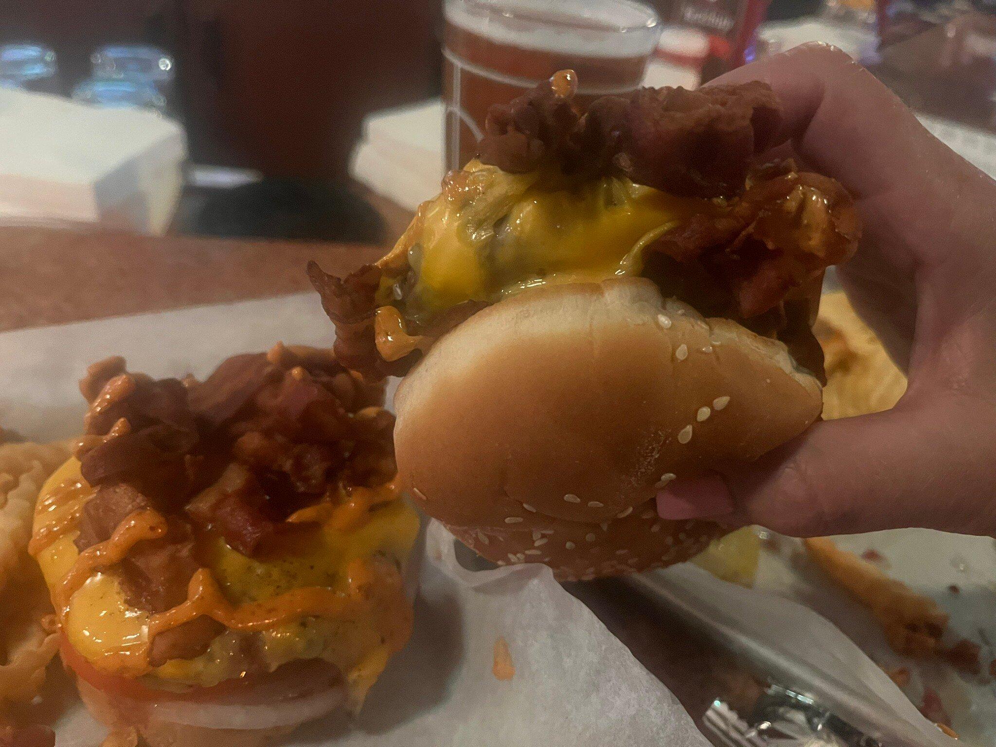 Licari's Bar & Grill