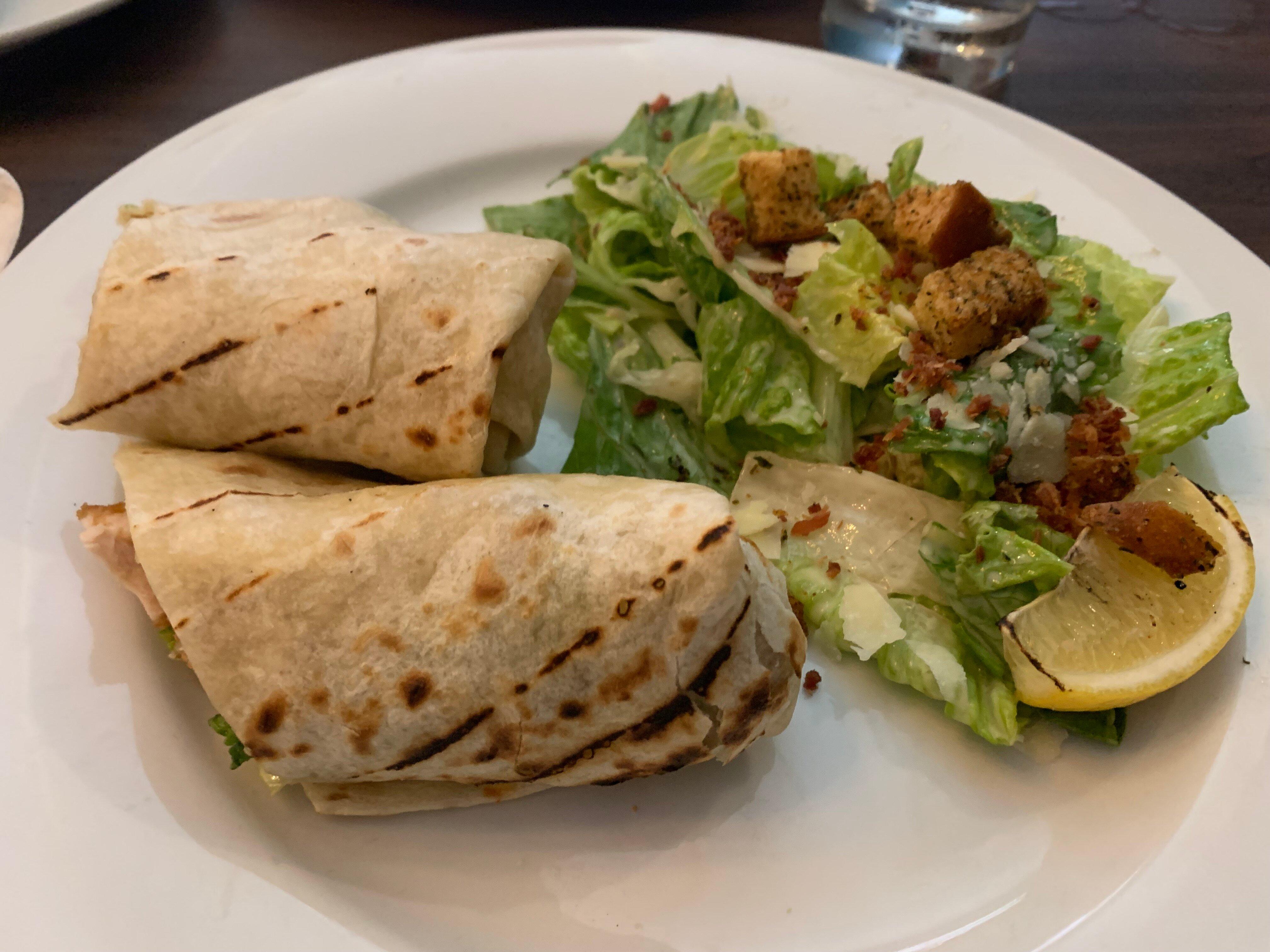 Papi’s eatery & lounge