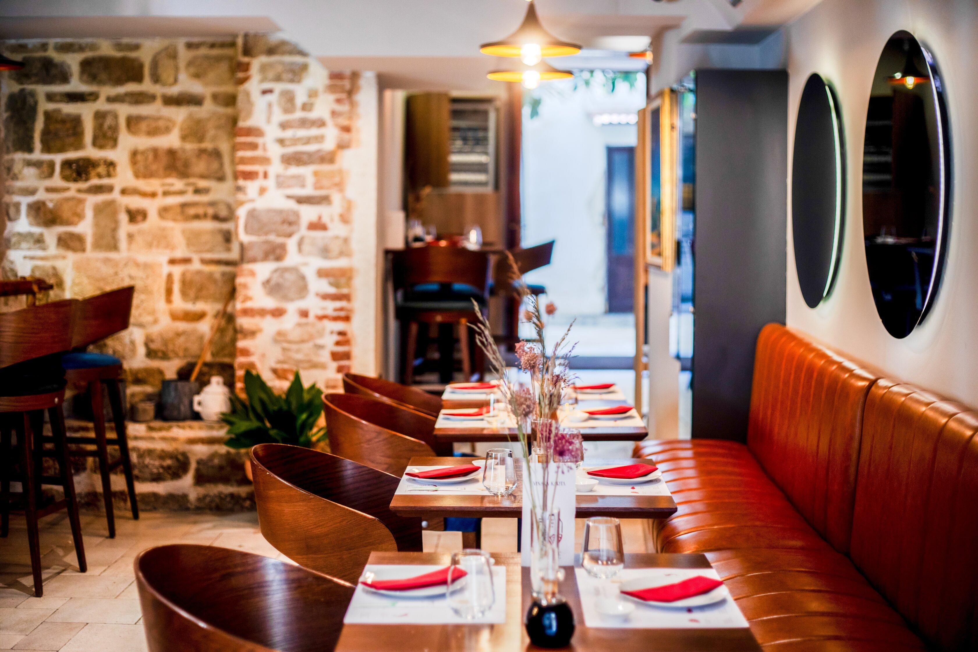 Bota Sare Oyster & Sushi Bar Split