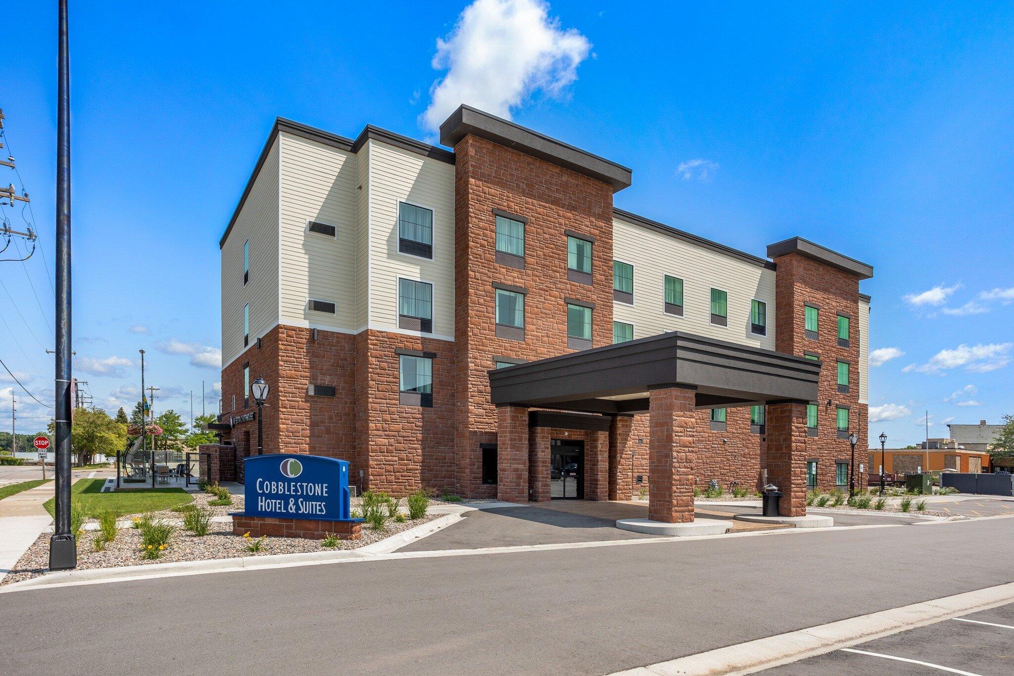 Cobblestone Hotel & Suites