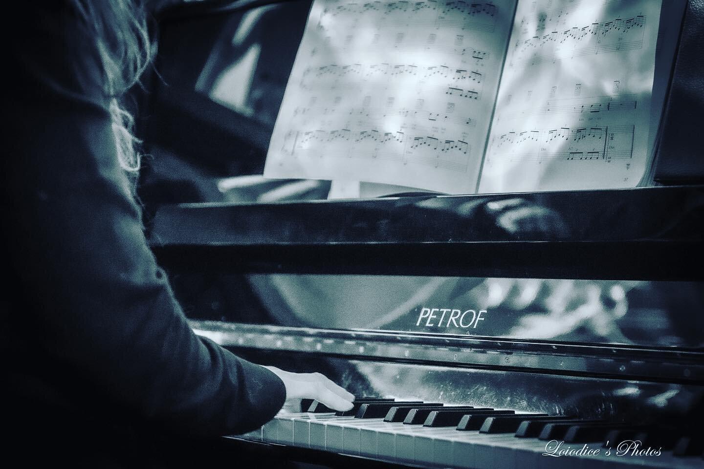 Jayuna Piano Bar-Restaurant