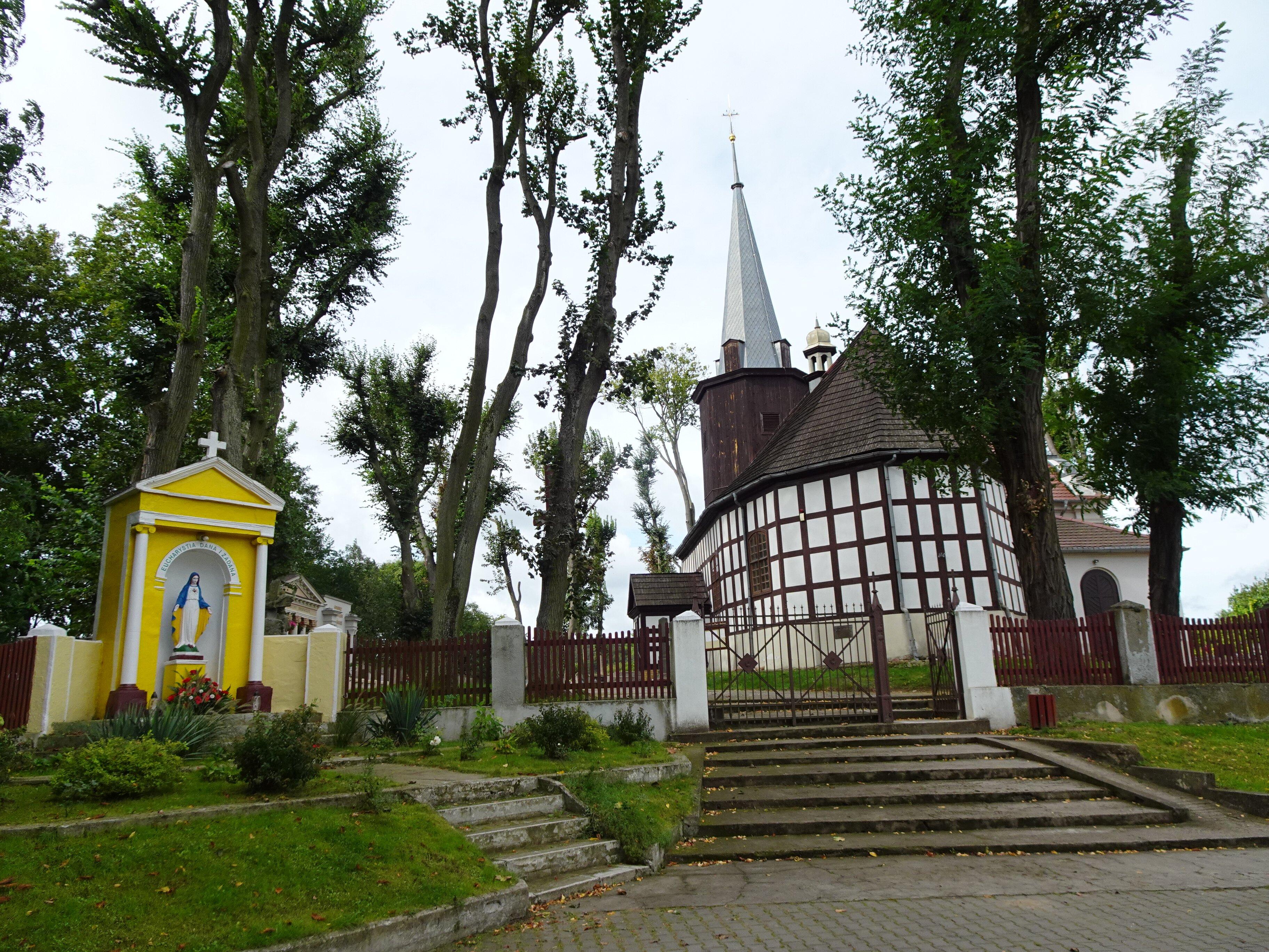 Koscioł sw. Michała Archanioła w Uzarzewie