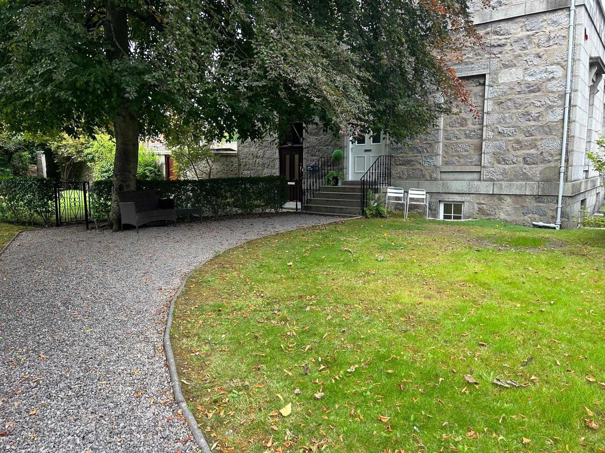 Madame Mews Thai Cafe