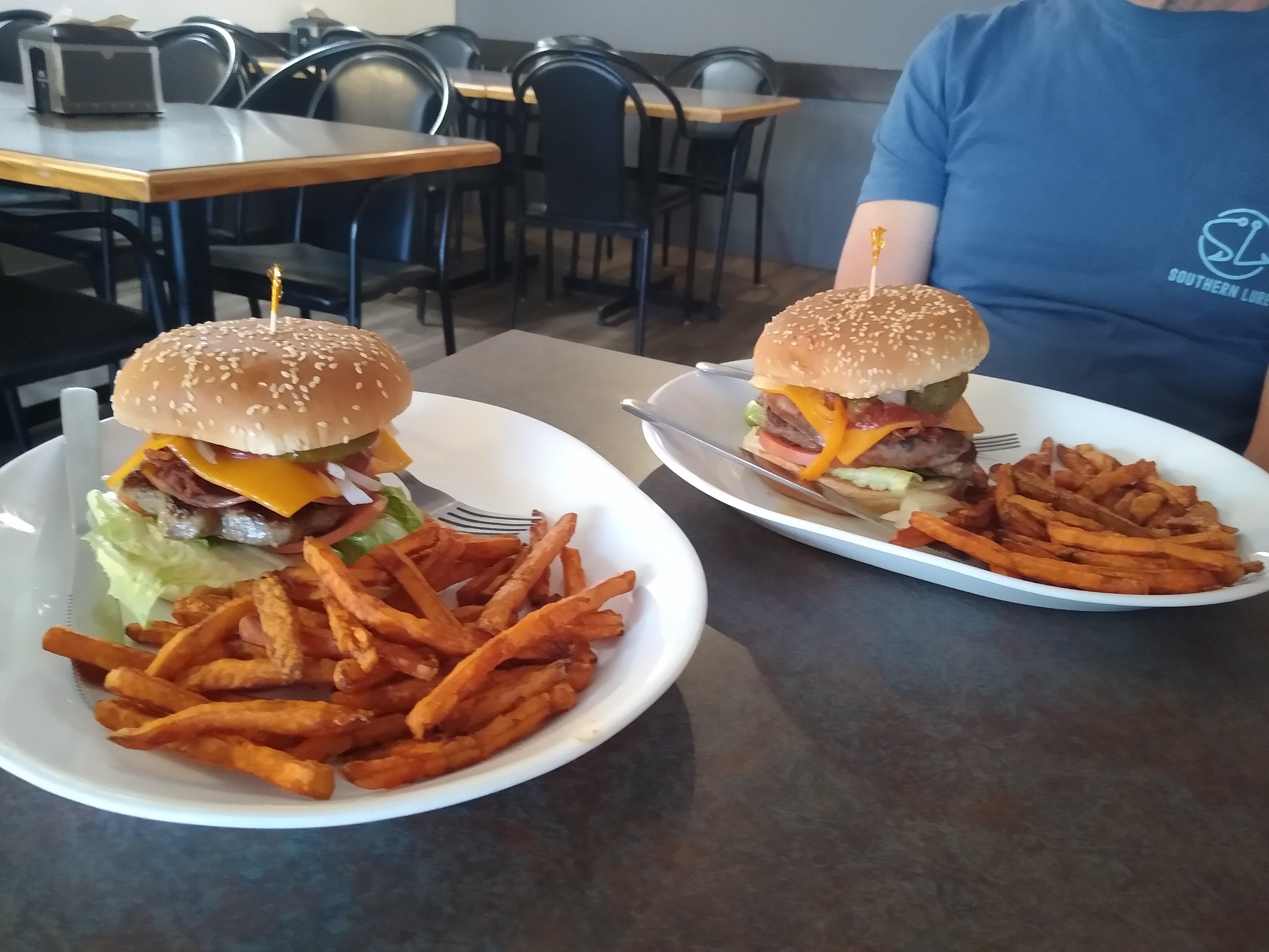 Anna's Pizza & Family Dining