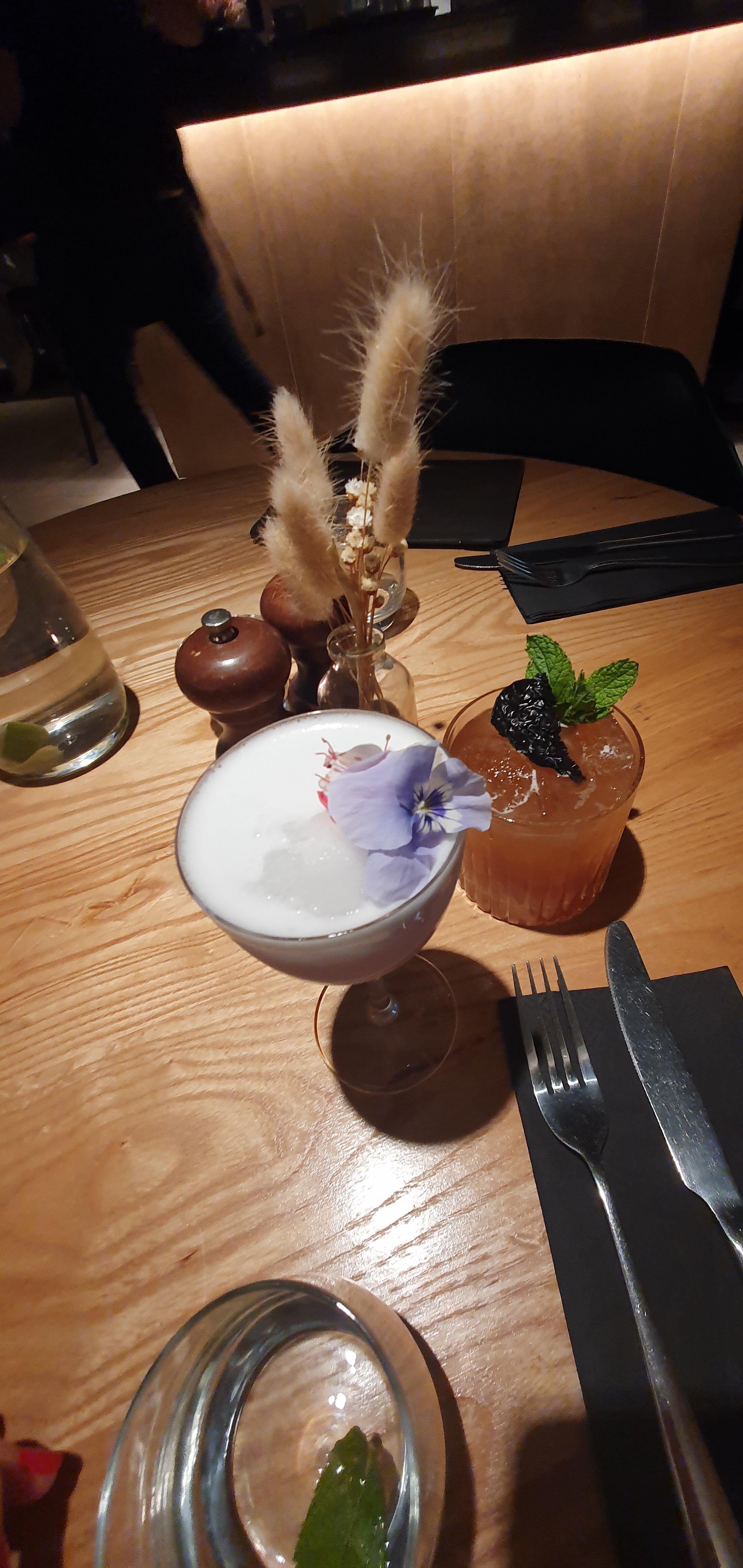 Peron N°4 Med Bar & Kitchen