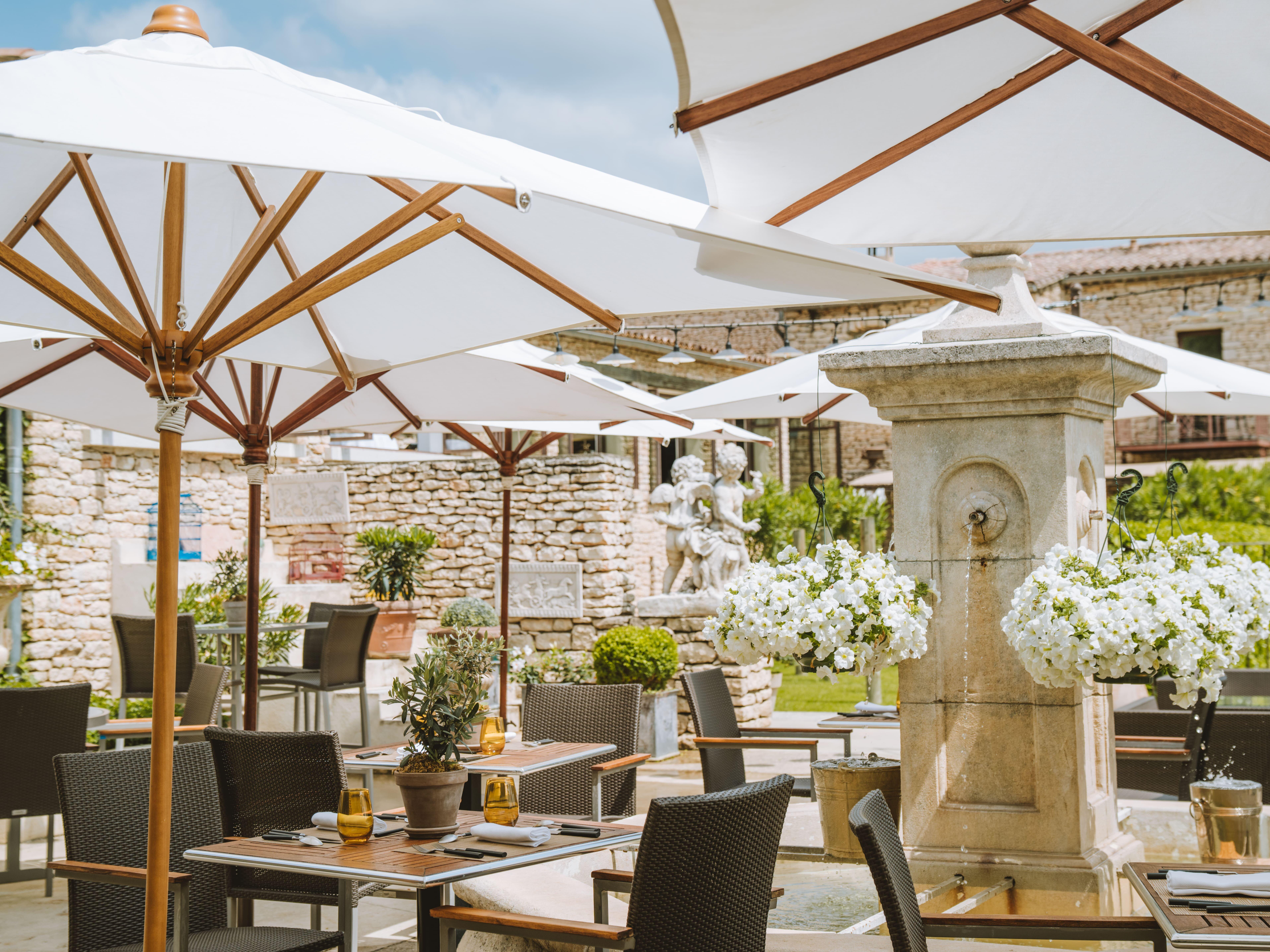 Le Cafe de la Fontaine