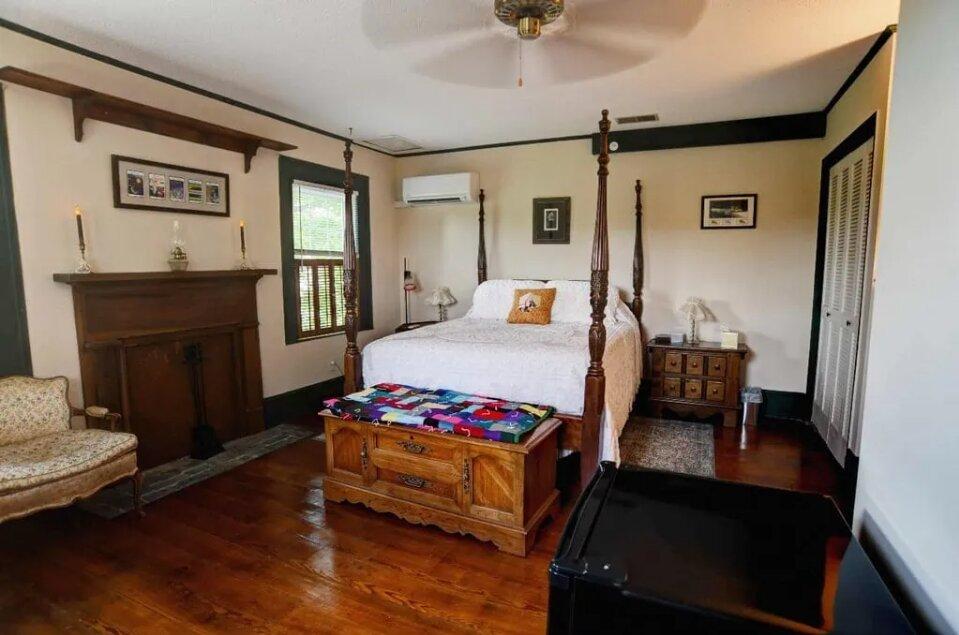 The Sidecar Inn Bed & Breakfast