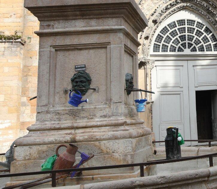 La Fontaine Place Notre-Dame de Cluny