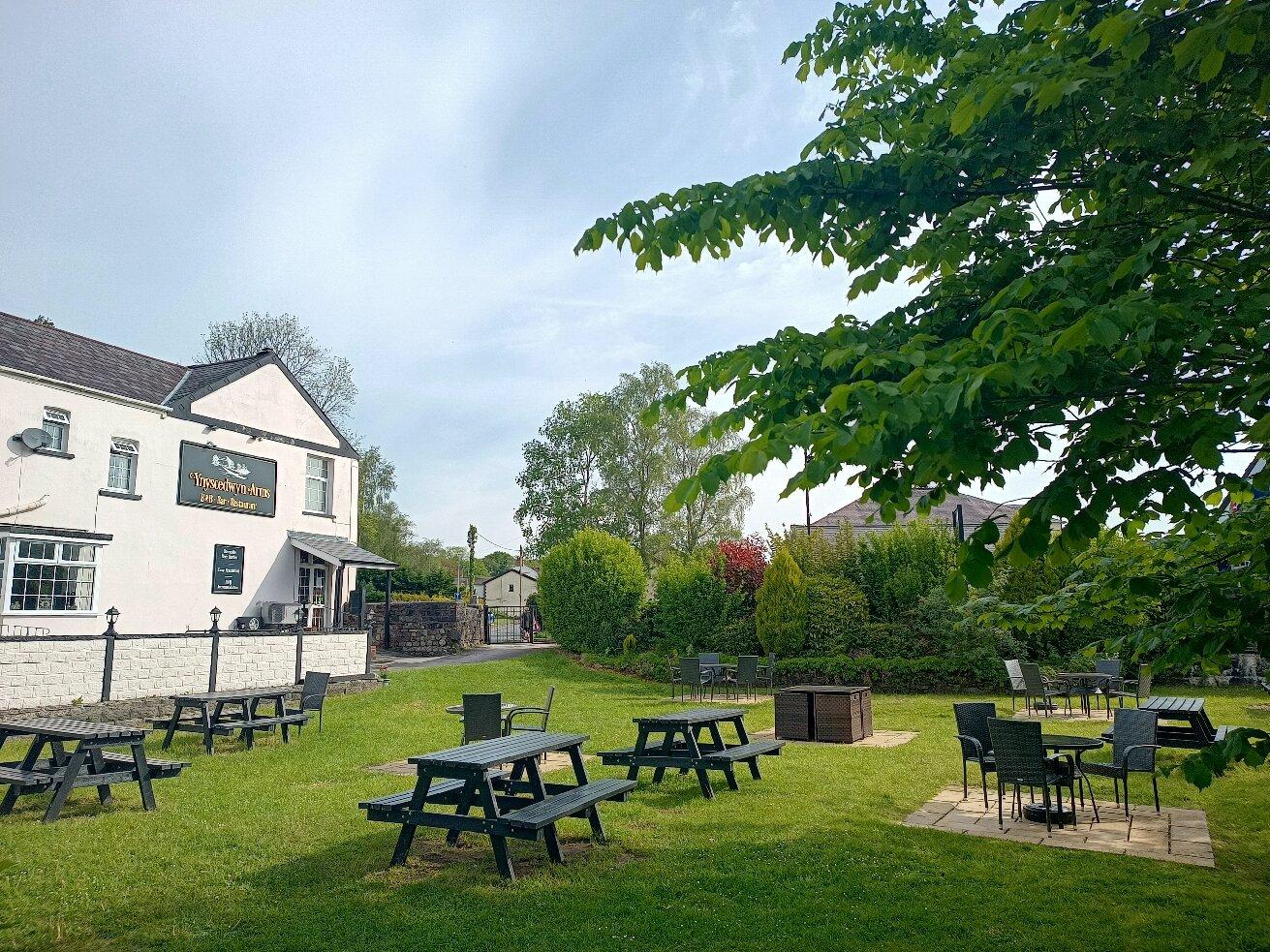 Ynyscedwyn Arms Hotel