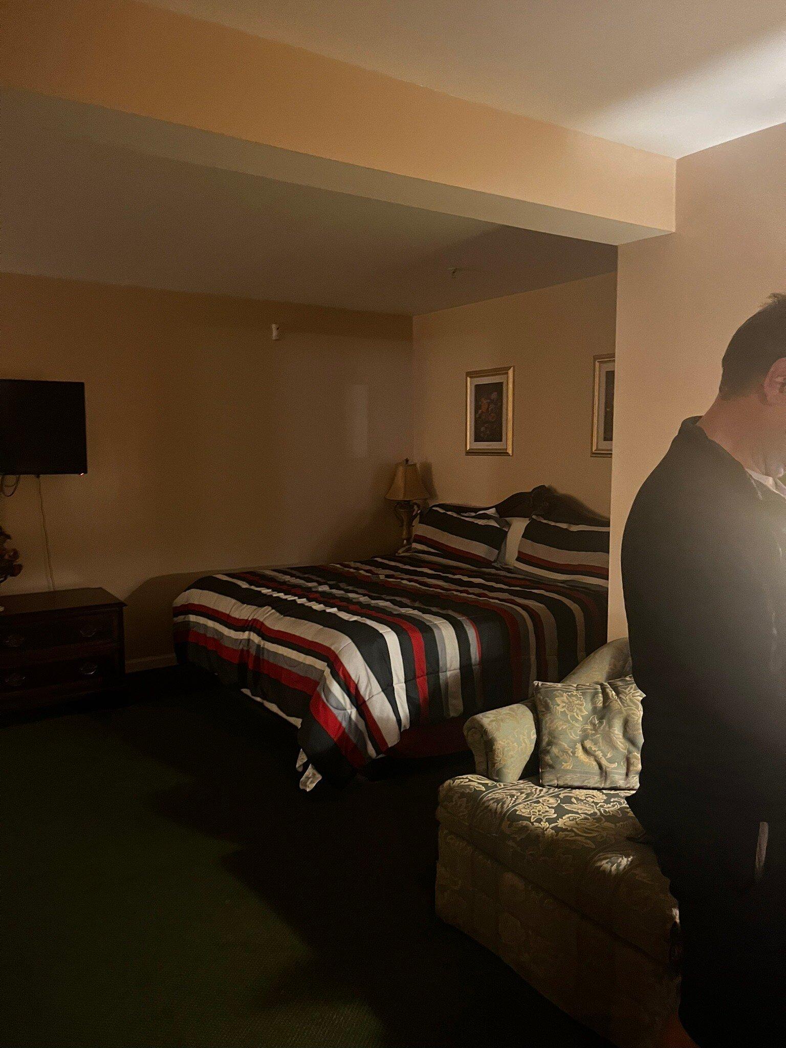 Golden Circle Inn & Suites