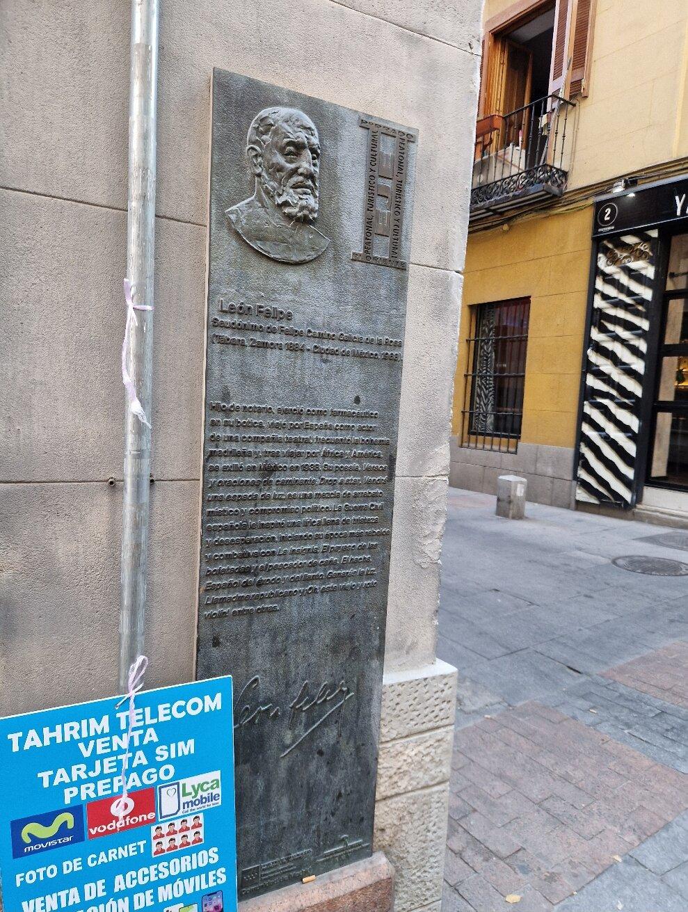 Placa En Homenaje A León Felipe