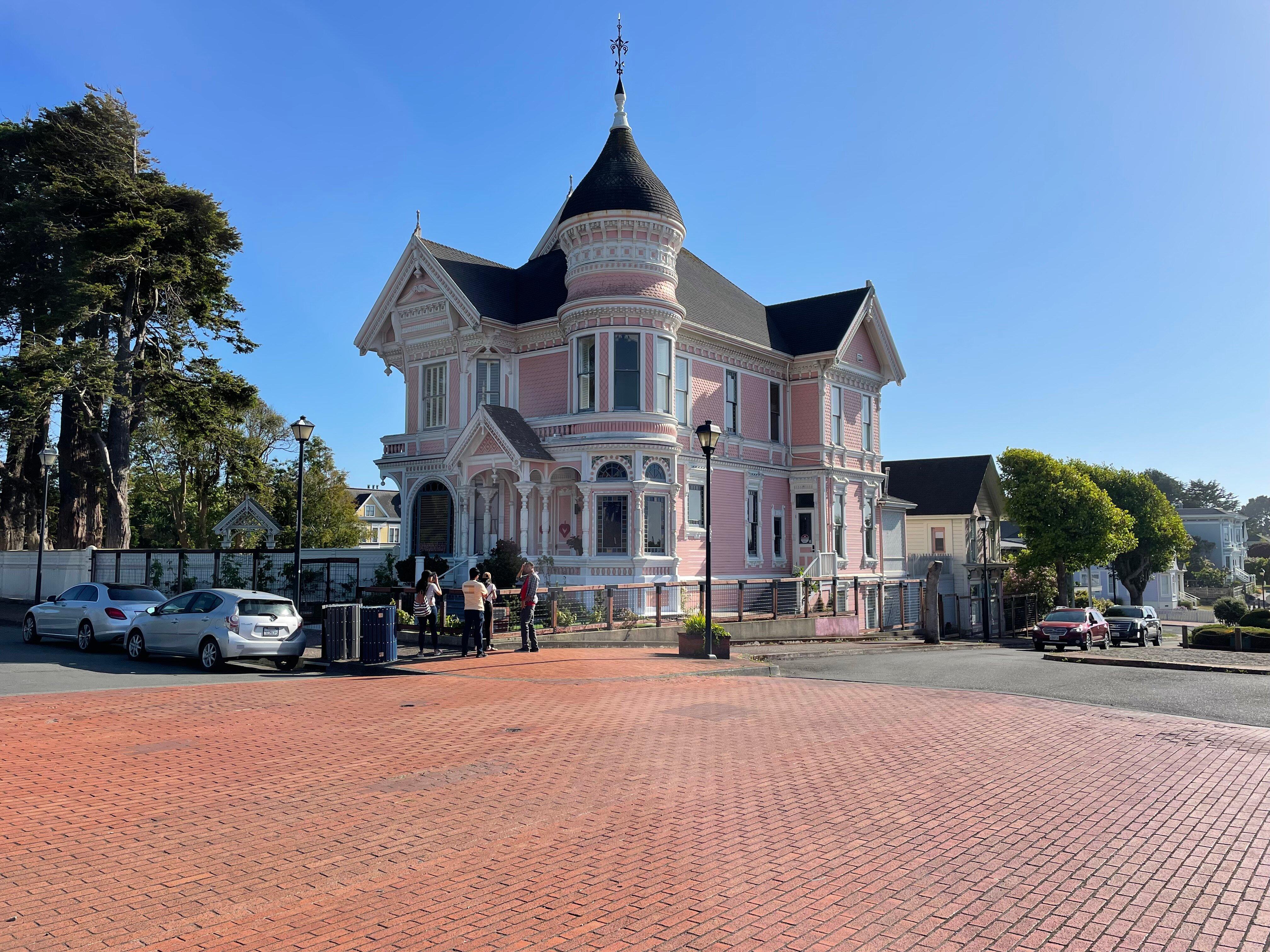 The Pinc Lady Mansion