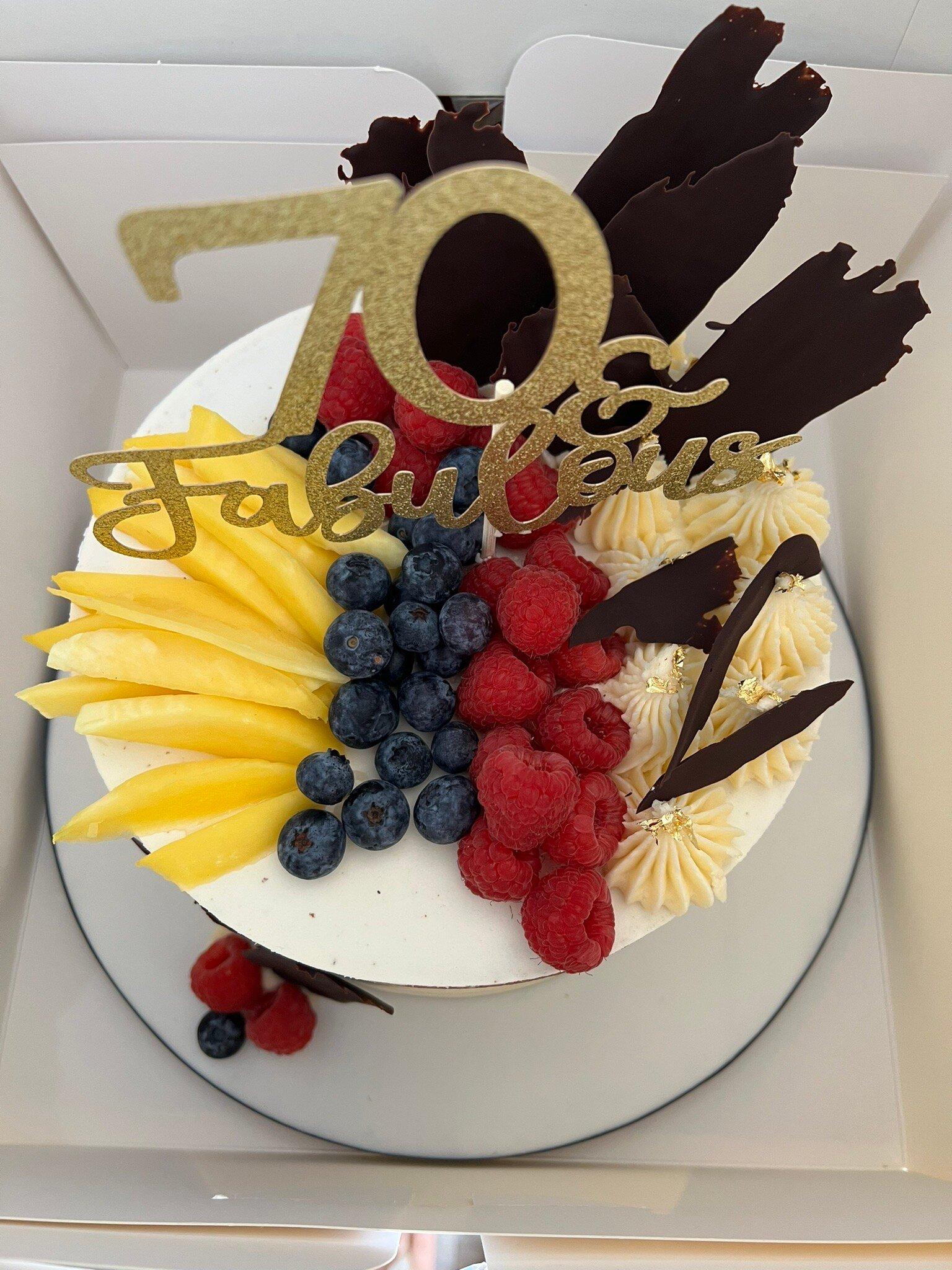 Lois's Little Cake Company