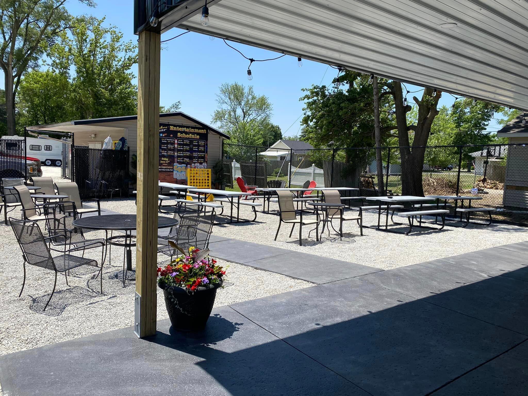 Shellukes Bar & Grill