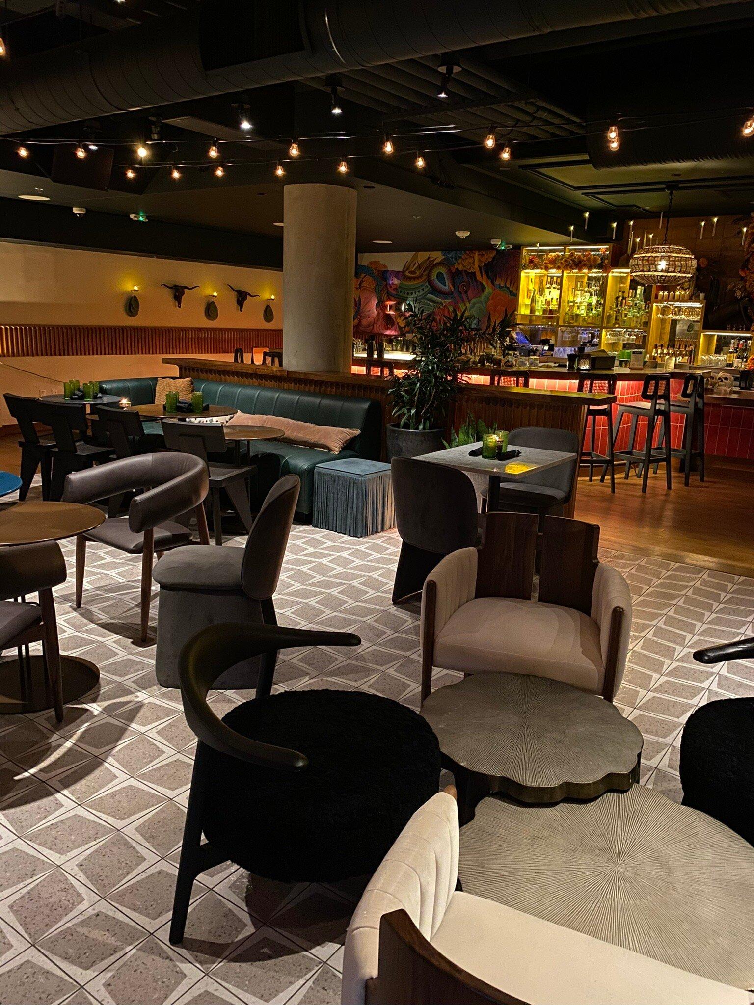 Photo by Francisco Javie... R